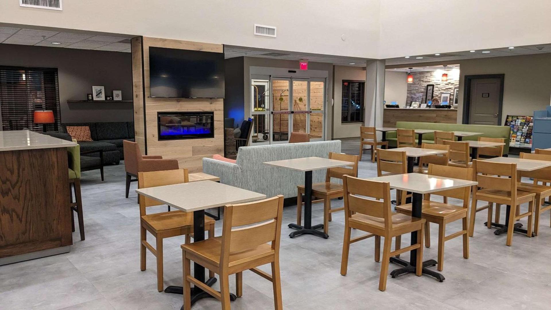 Country Inn & Suites by Radisson, Covington, LA photo 4