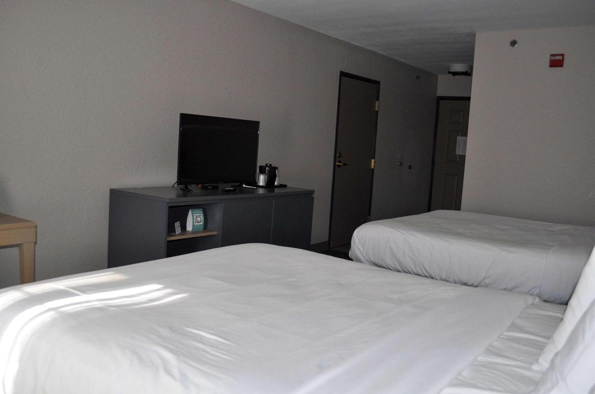 Country Inn & Suites by Radisson, Topeka West, KS photo 39