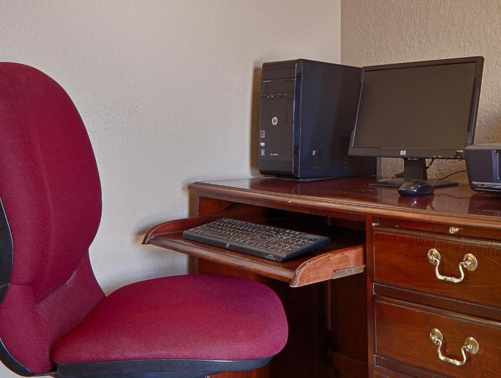 Best Western Stroud Motor Lodge photo 25