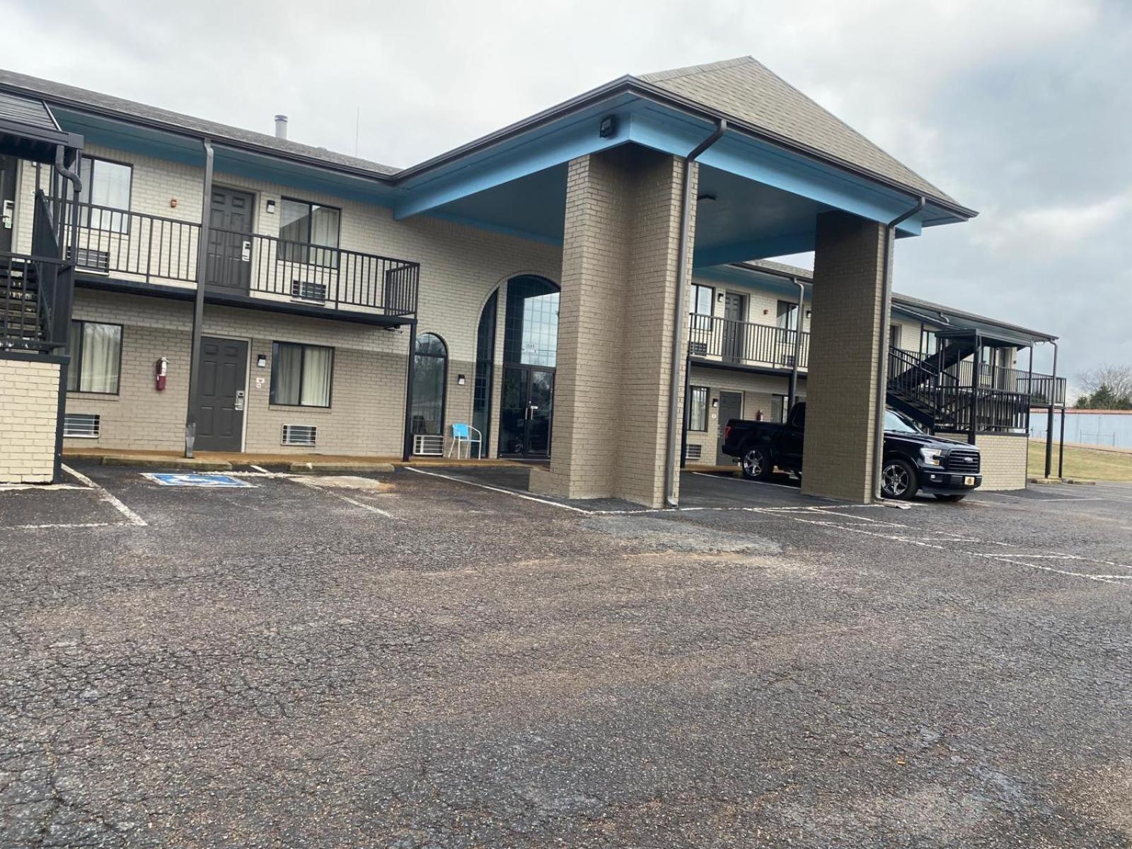 Savannah Lodge — hotel in Savannah