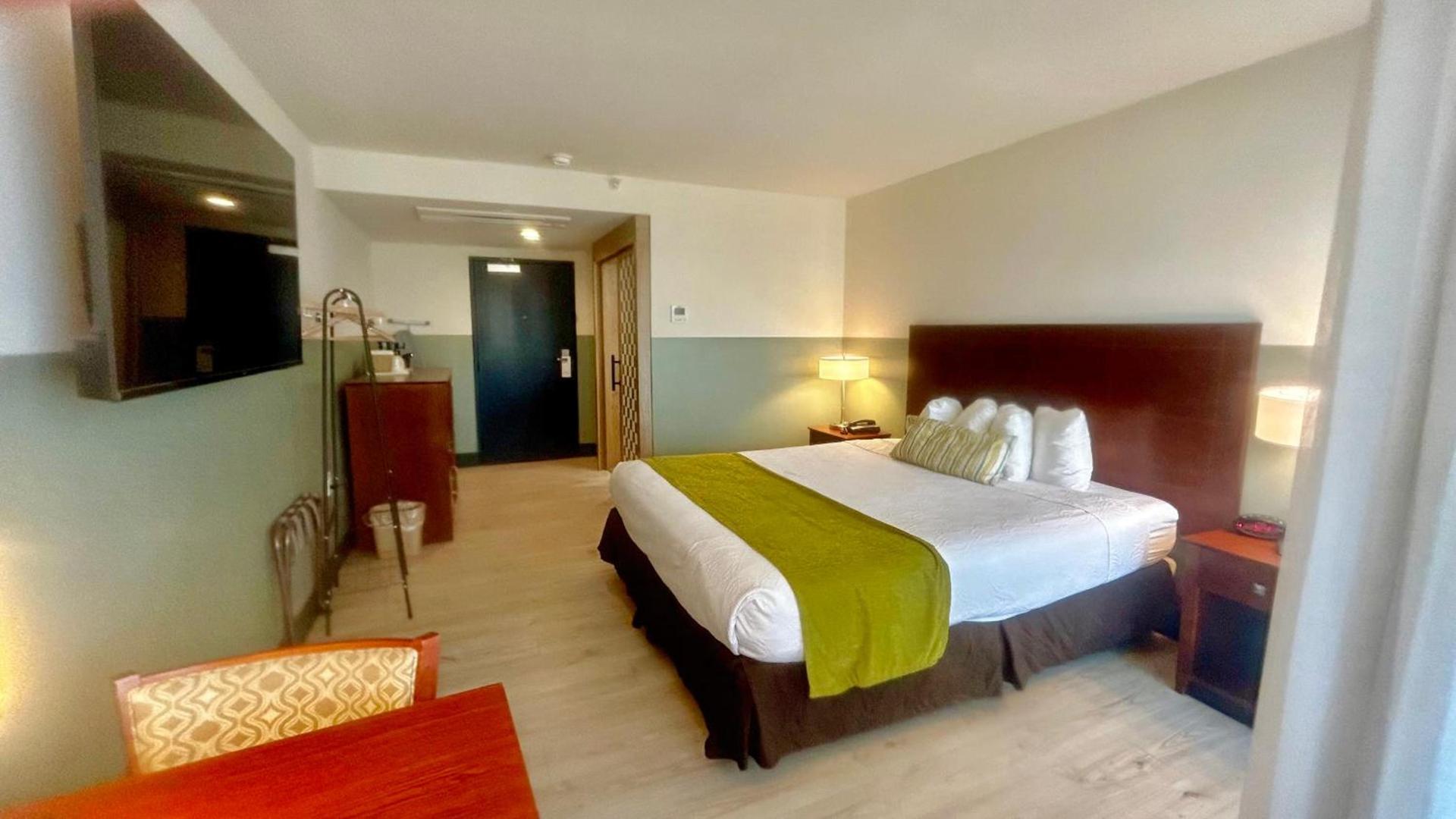Huntington Beach Inn photo 23