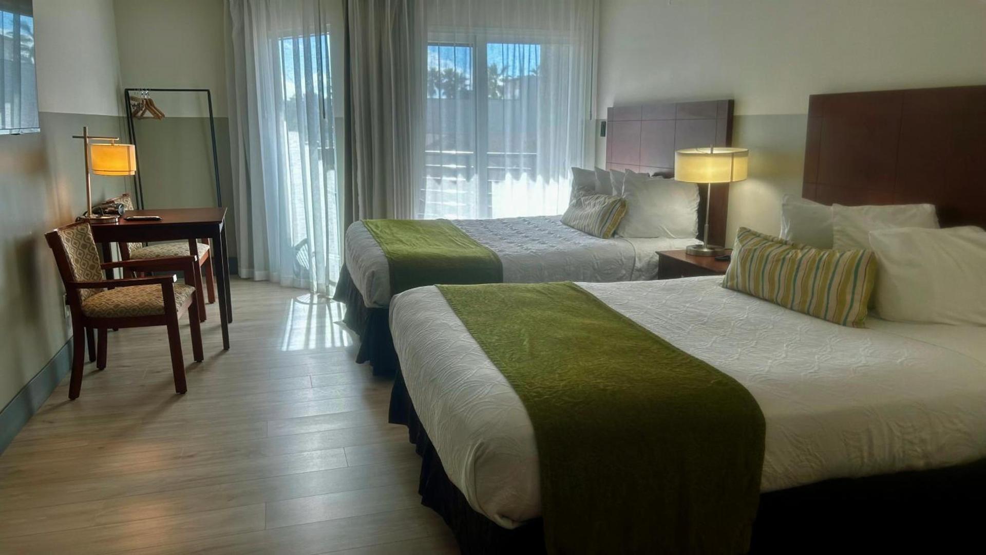 Huntington Beach Inn photo 55