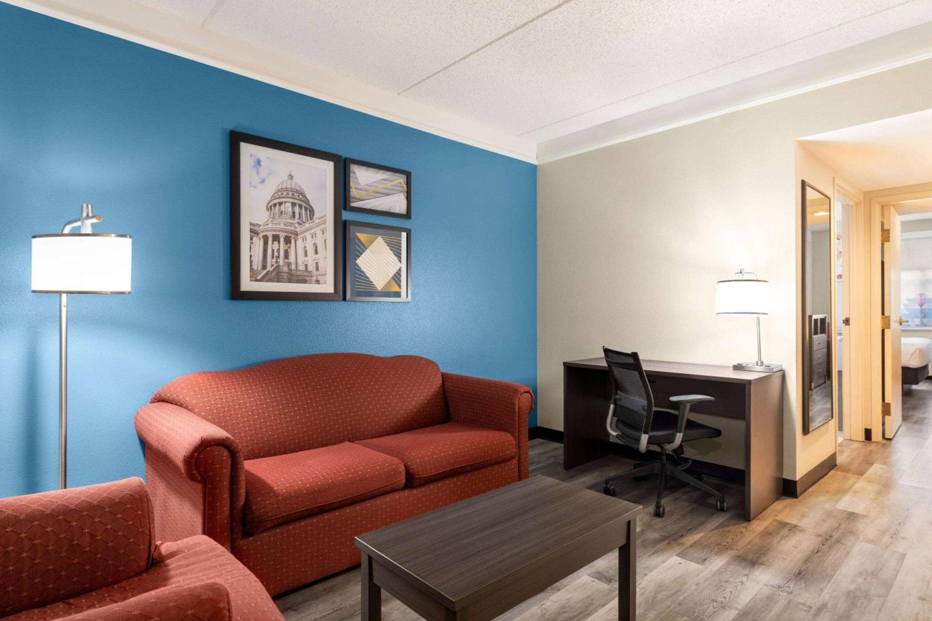 La Quinta by Wyndham Madison American Center photo 33