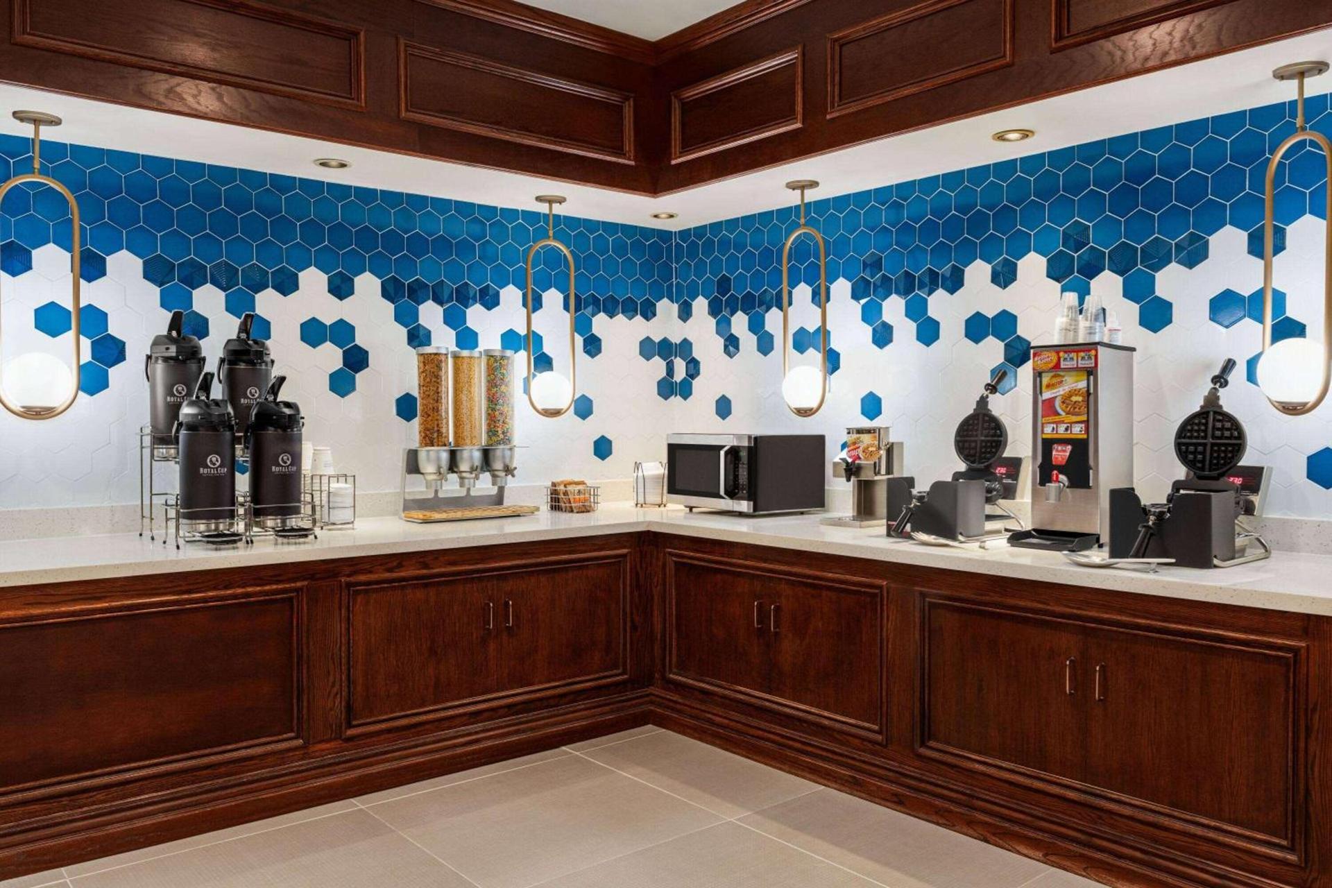 La Quinta by Wyndham Madison American Center photo 32