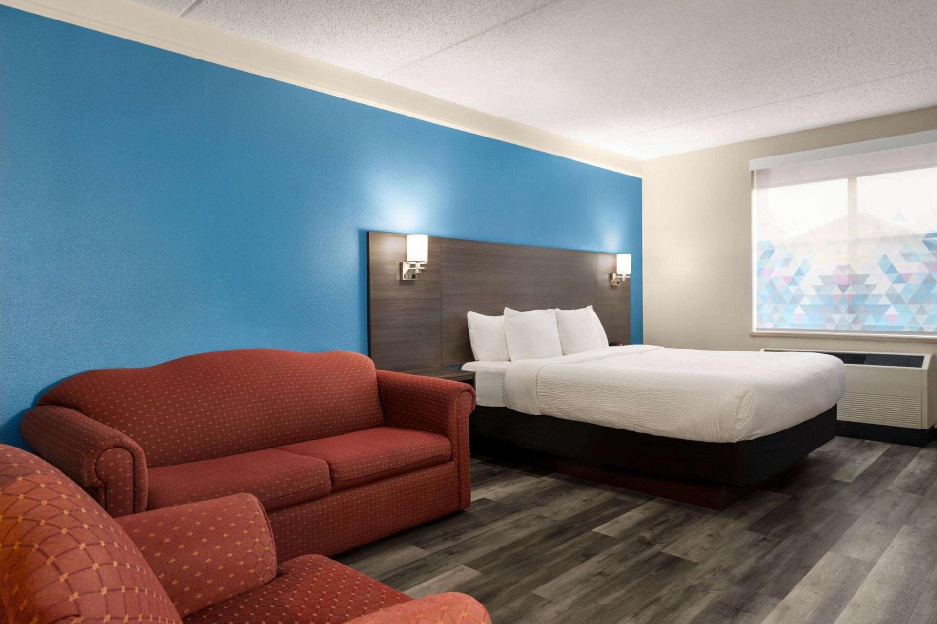 La Quinta by Wyndham Madison American Center photo 25