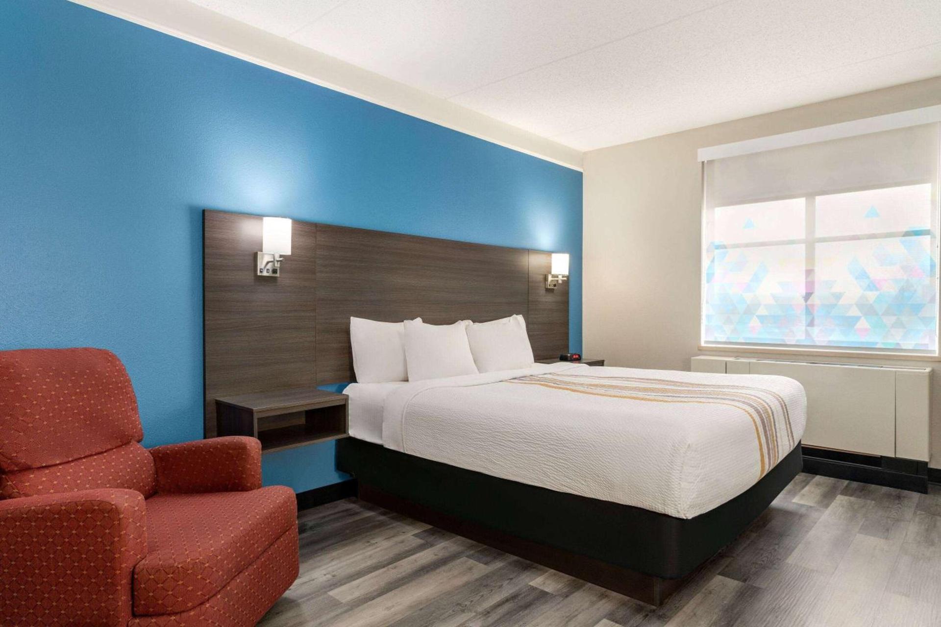 La Quinta by Wyndham Madison American Center photo 37