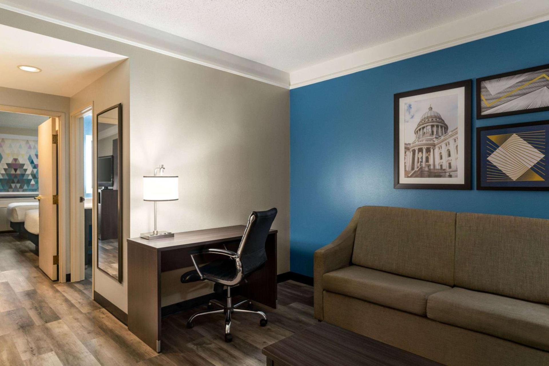 La Quinta by Wyndham Madison American Center photo 18