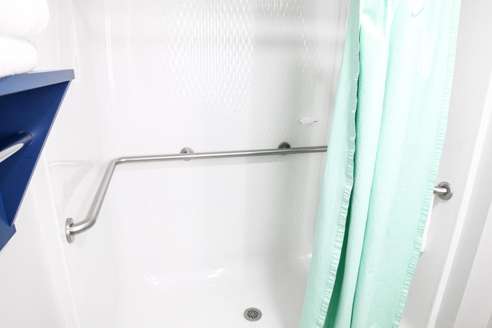 Microtel Inn & Suites by Wyndham Charlotte/Northlake photo 3