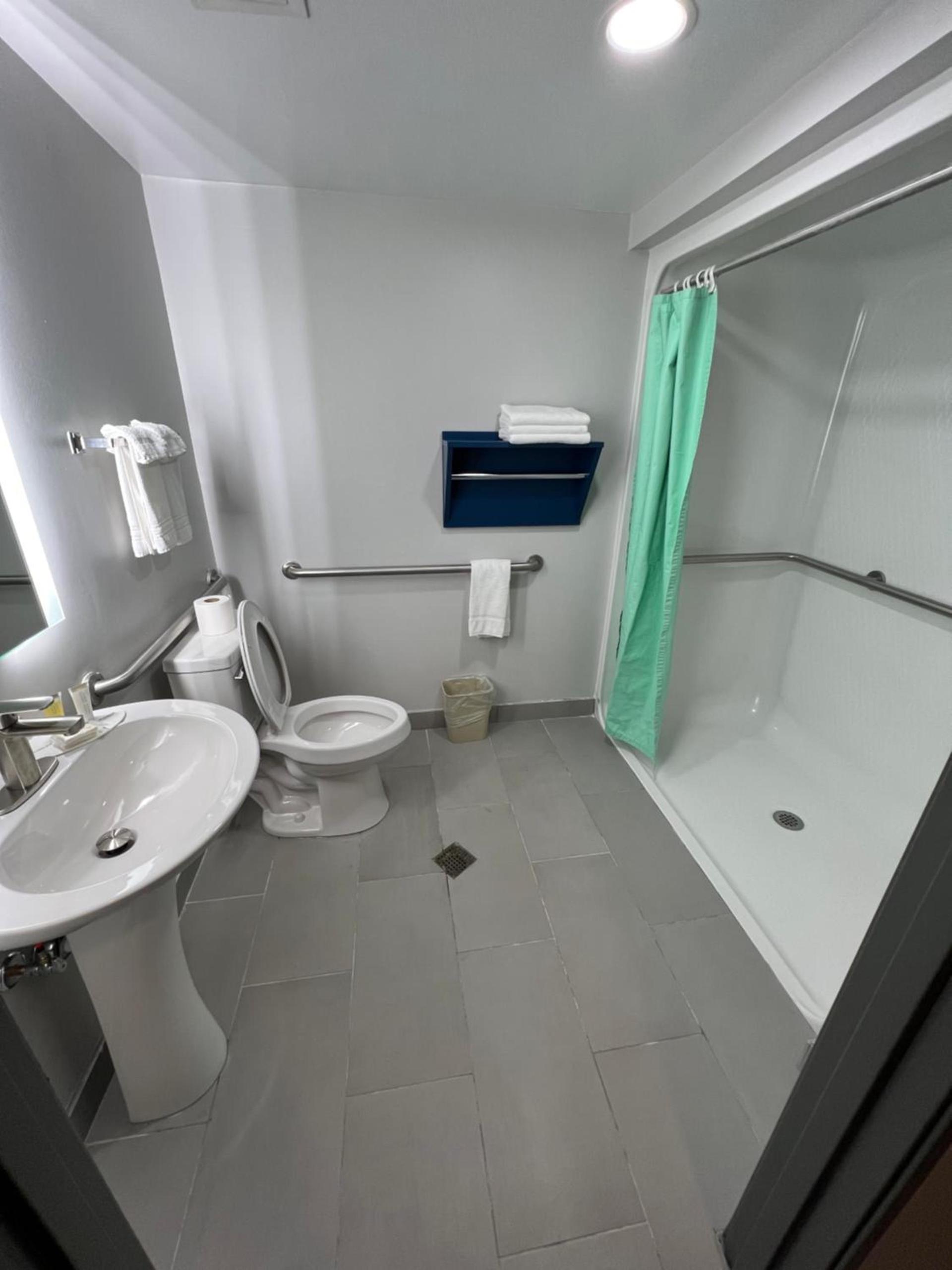 Microtel Inn & Suites by Wyndham Charlotte/Northlake photo 24