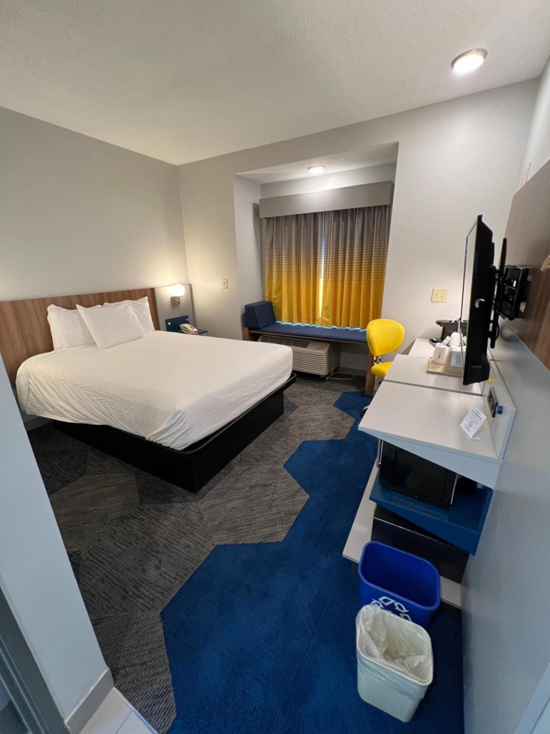 Microtel Inn & Suites by Wyndham Charlotte/Northlake photo 12