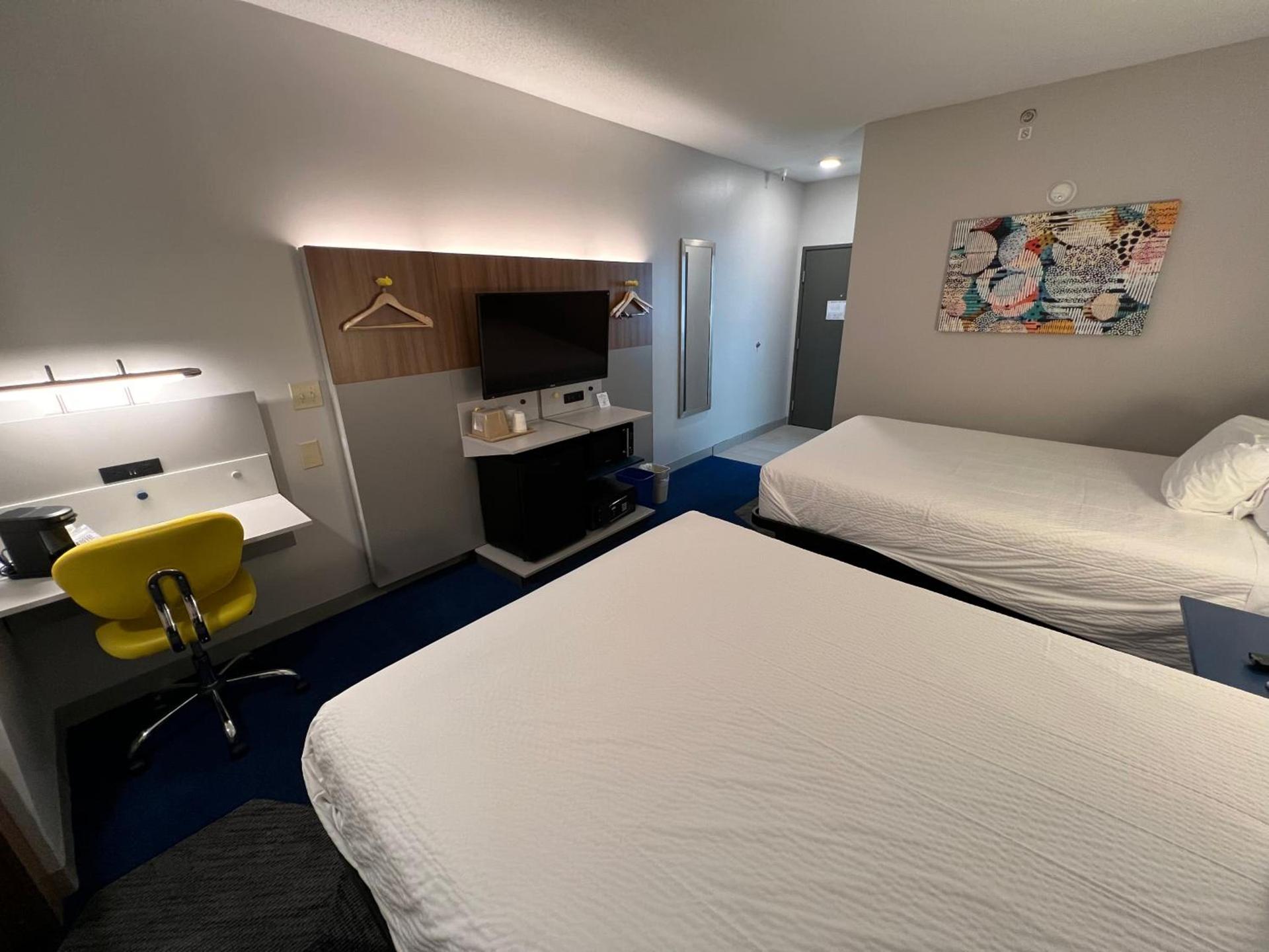 Microtel Inn & Suites by Wyndham Charlotte/Northlake photo 35