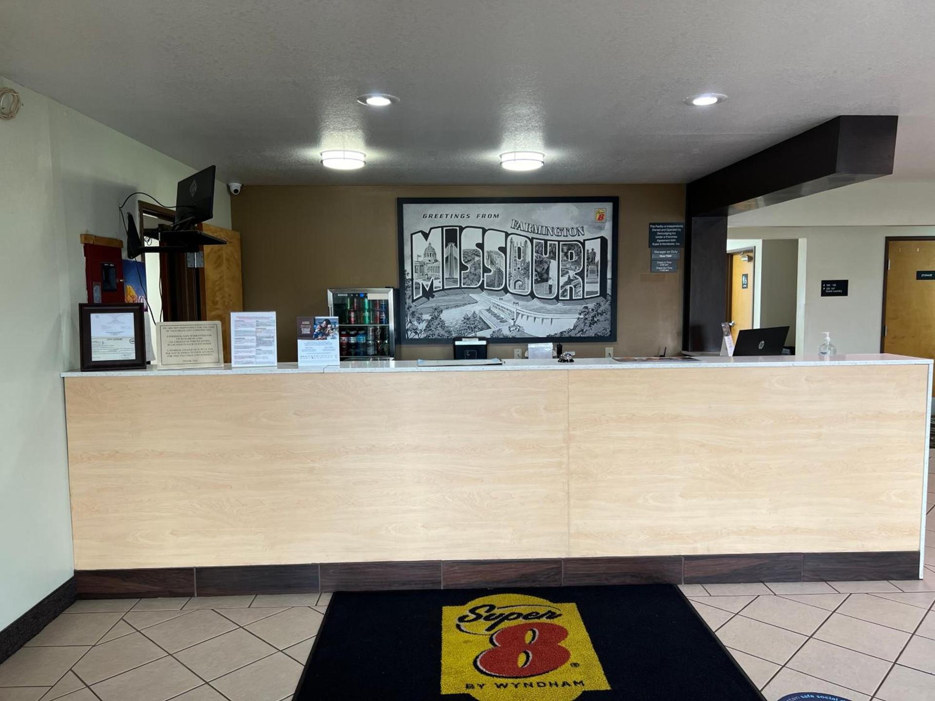 Super 8 by Wyndham Farmington photo 2