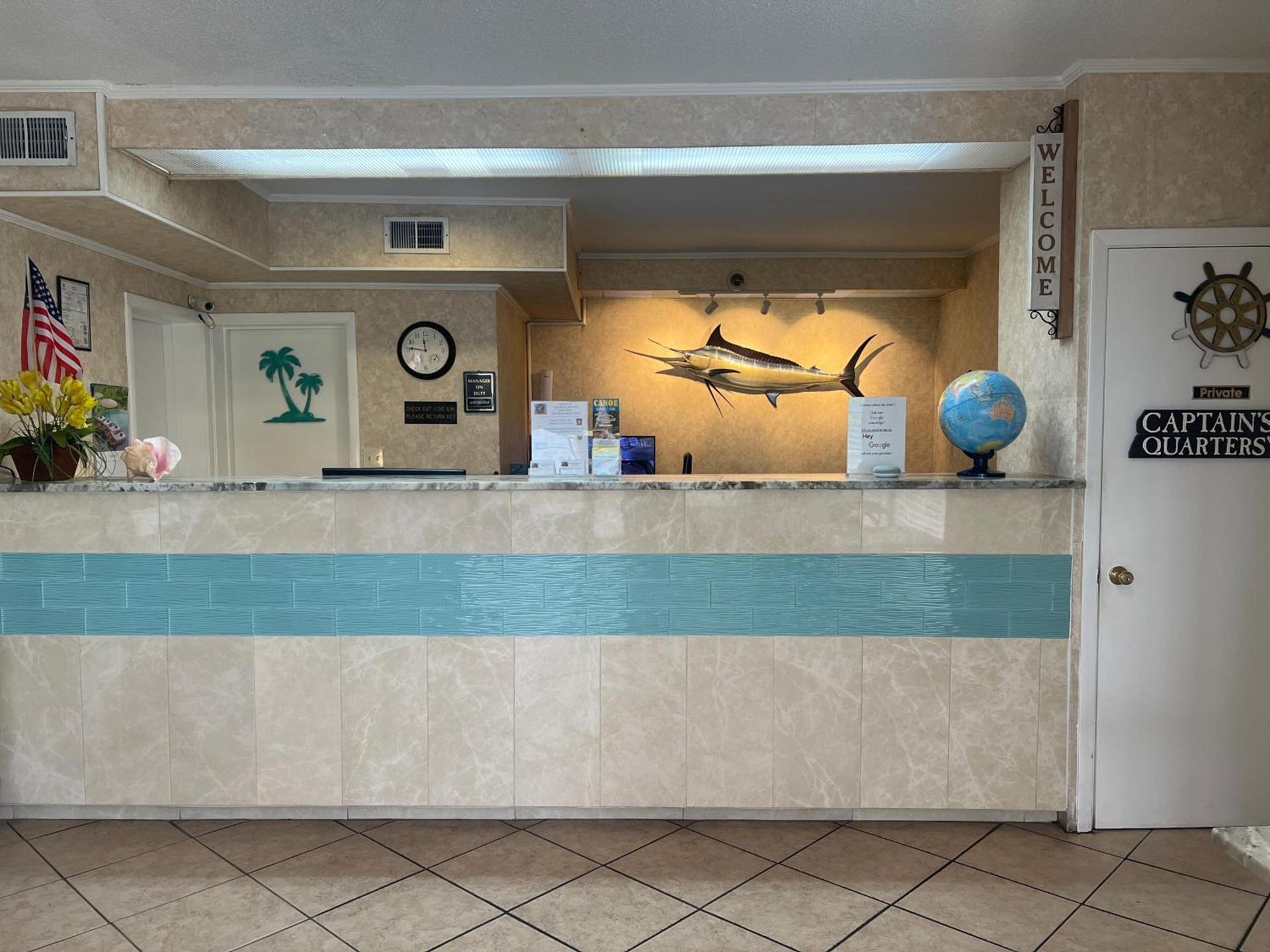 Hole Inn the Wall Hotel - Fort Walton Beach - Sunset Plaza - nearby Beaches & Hurlburt photo 3