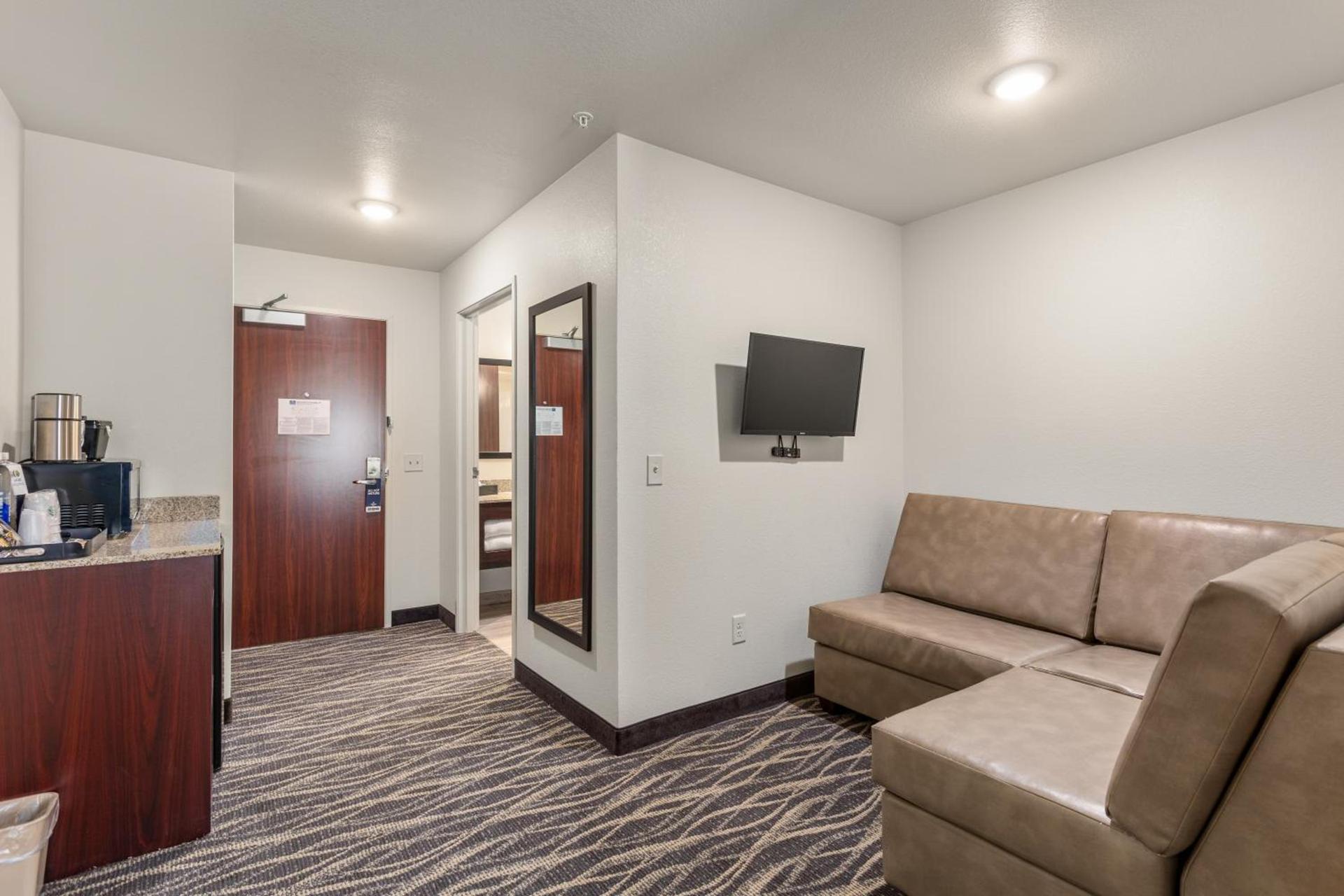 Cobblestone Hotel & Suites - Lynden photo 45