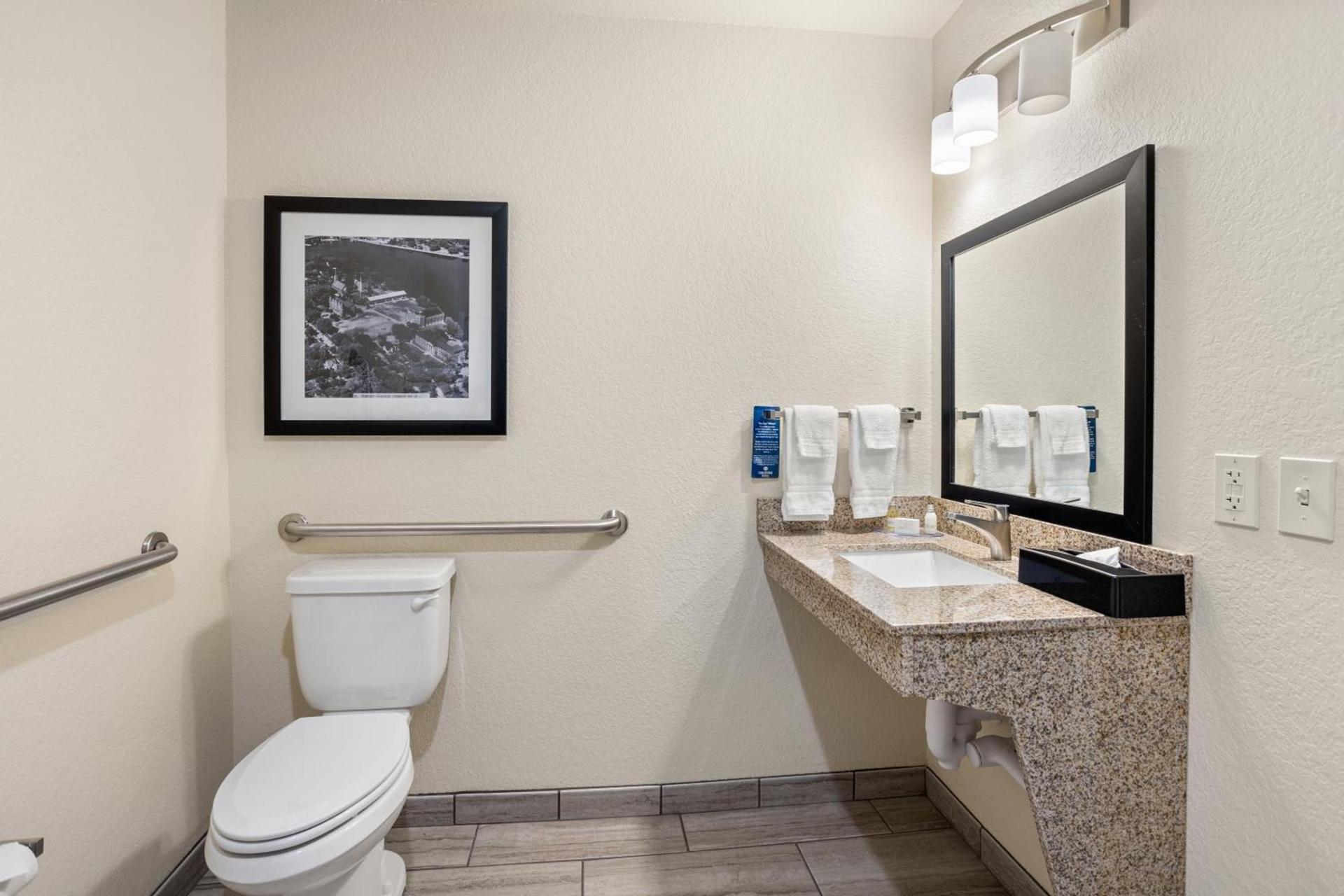 Cobblestone Hotel & Suites - Lynden photo 53