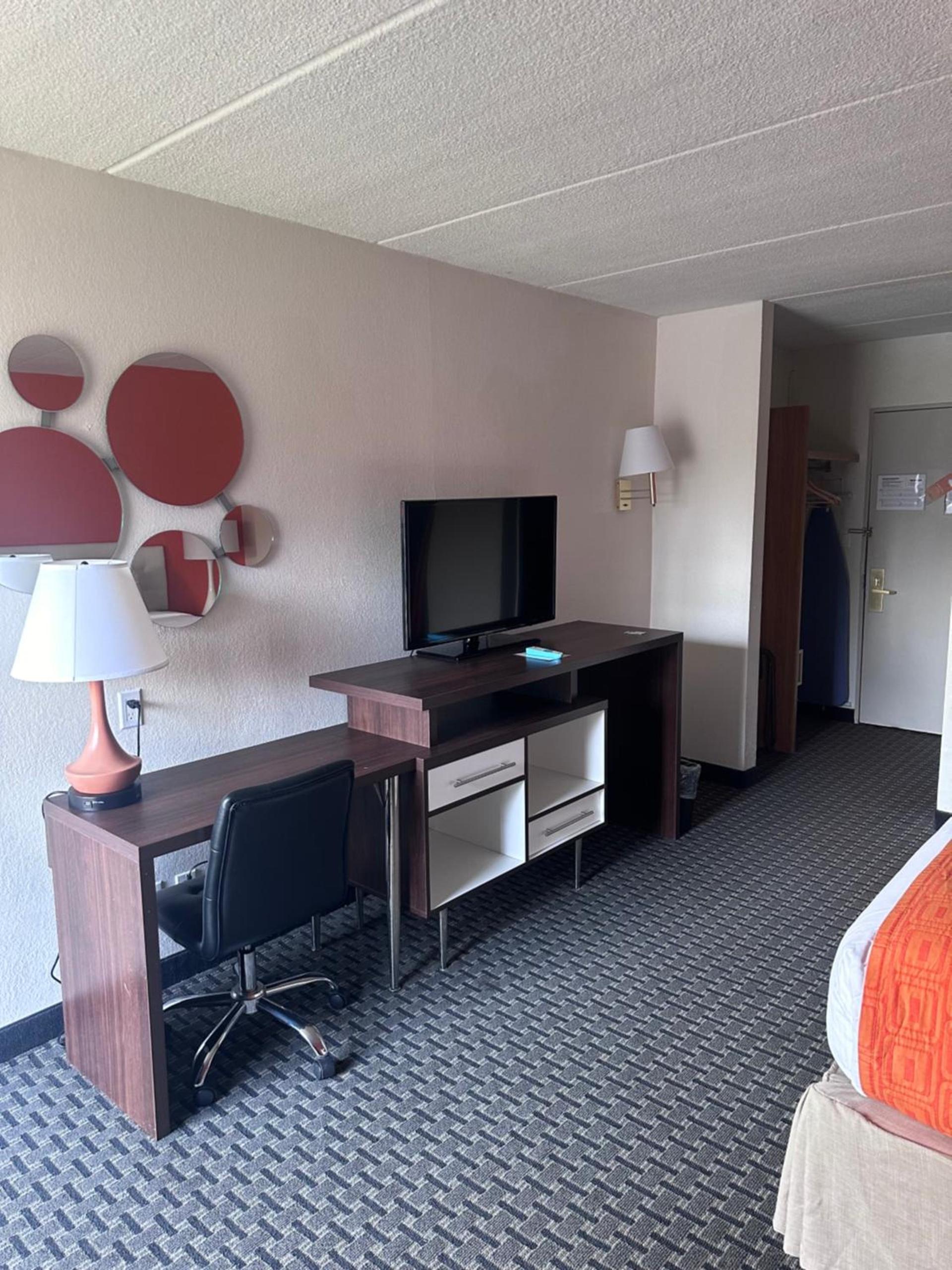 Howard Johnson by Wyndham Newburgh photo 36
