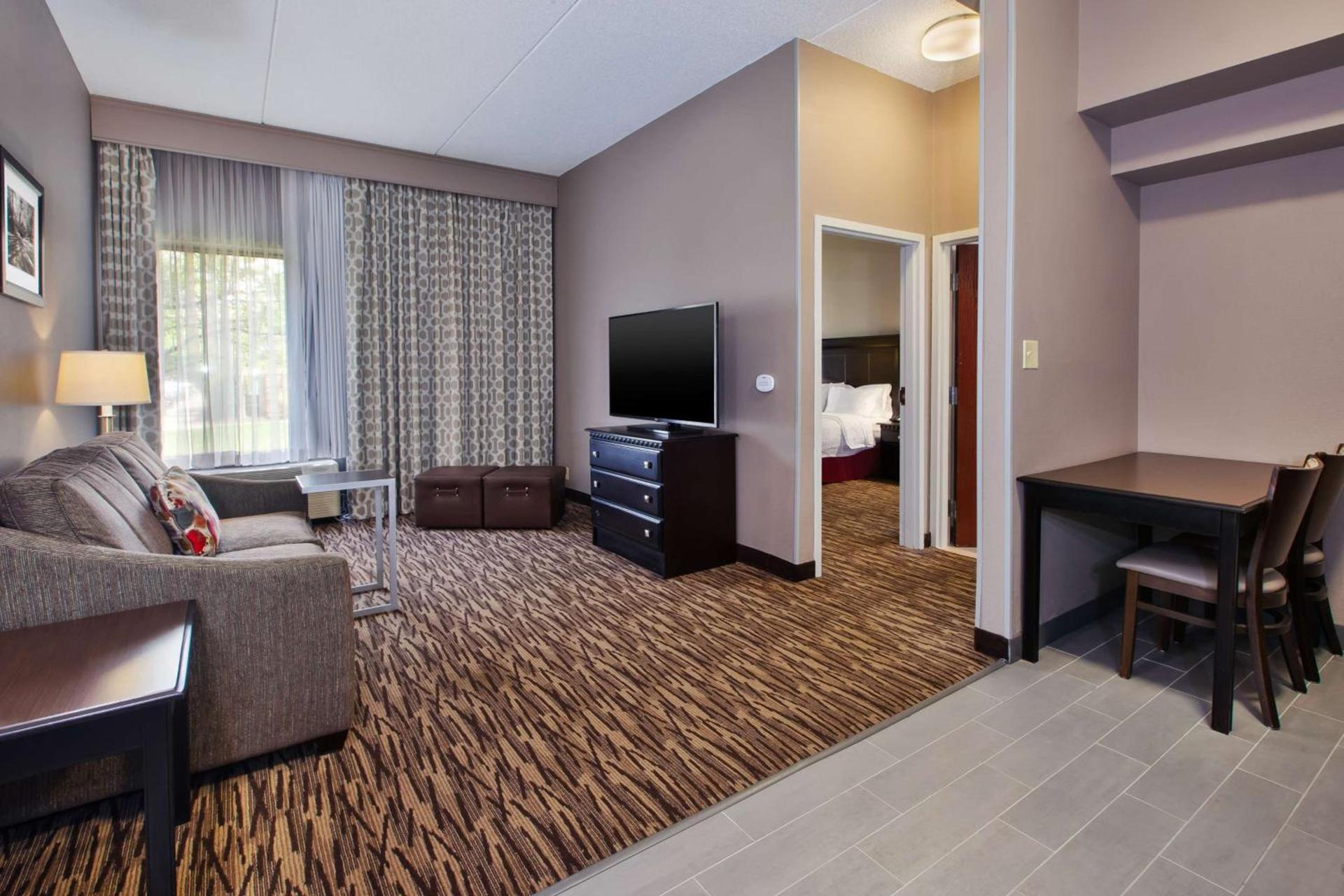 Hampton Inn & Suites Cleveland-Airport/Middleburg Heights photo 51