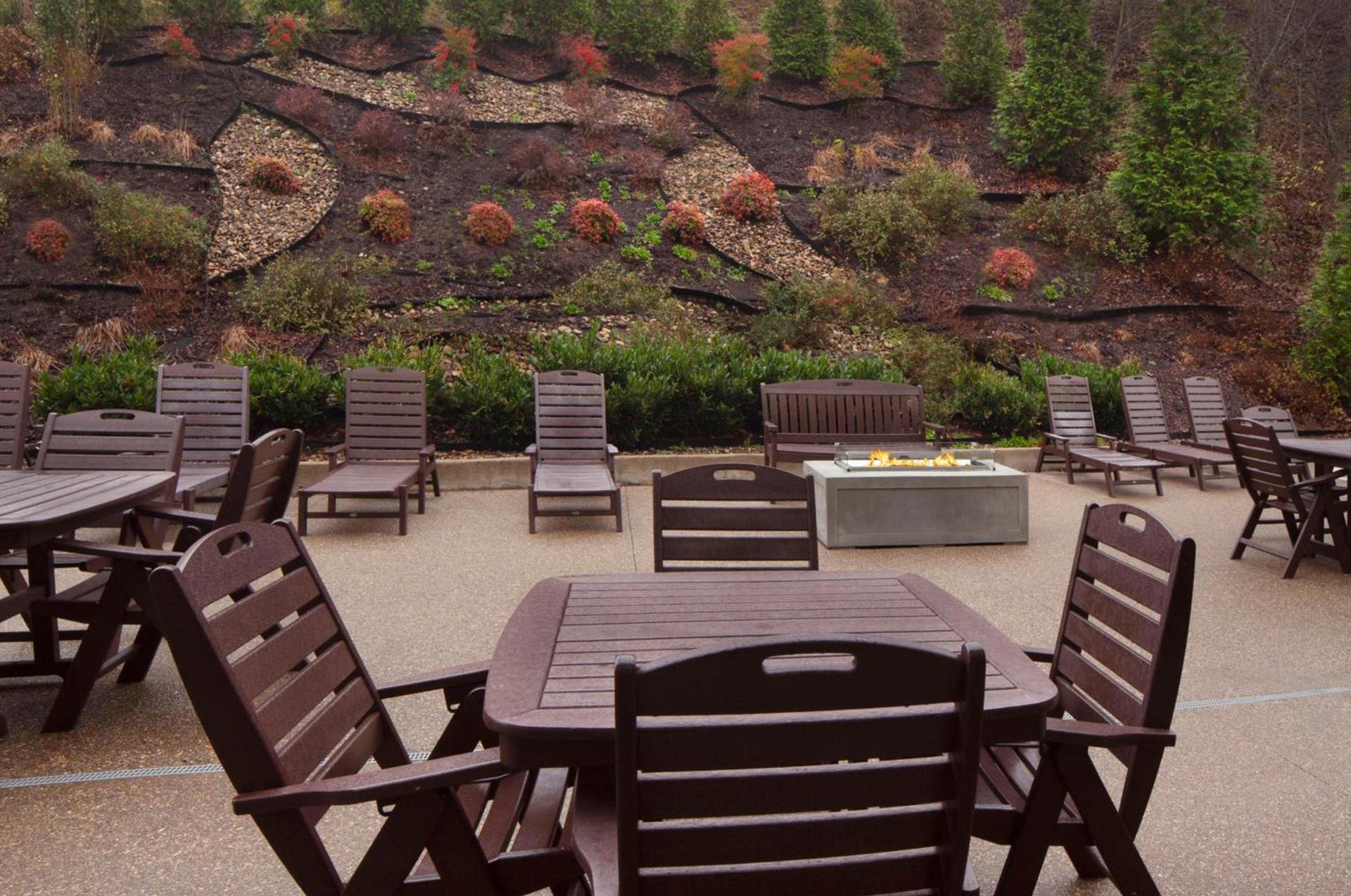 Hampton Inn Charleston-Southridge photo 2