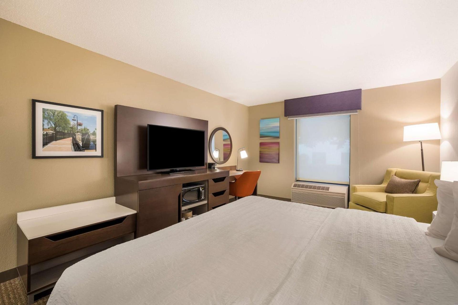 Hampton Inn McHenry photo 34