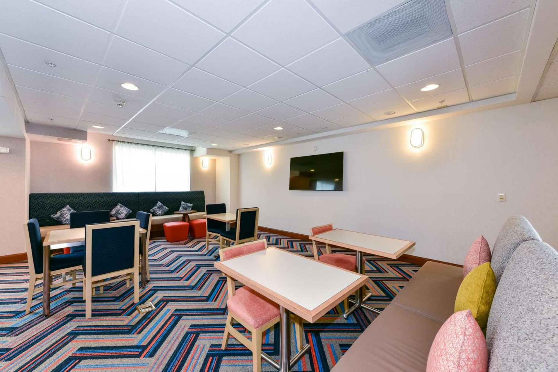 Hampton Inn & Suites Pittsburg photo 5