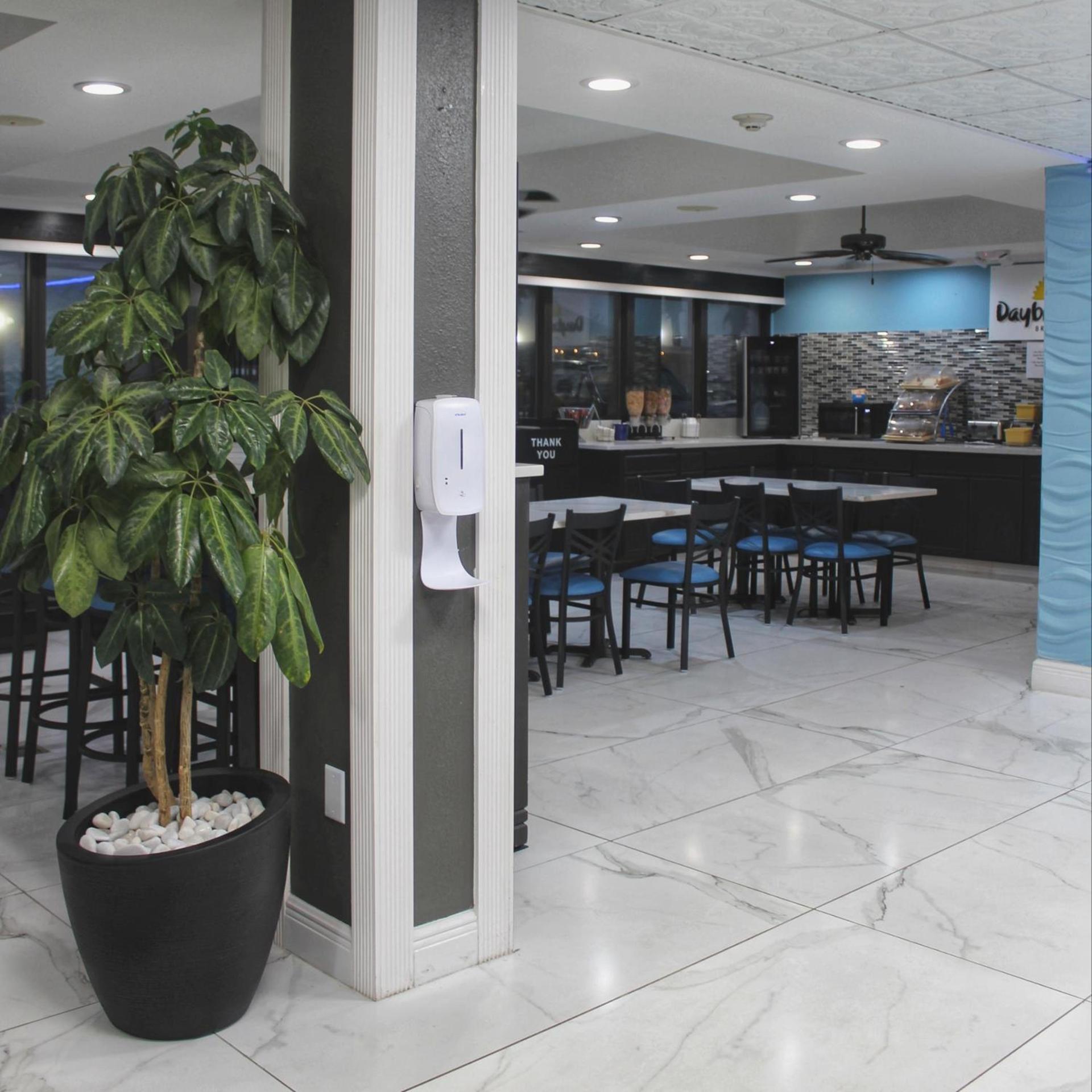 Days Inn by Wyndham Marianna photo 59