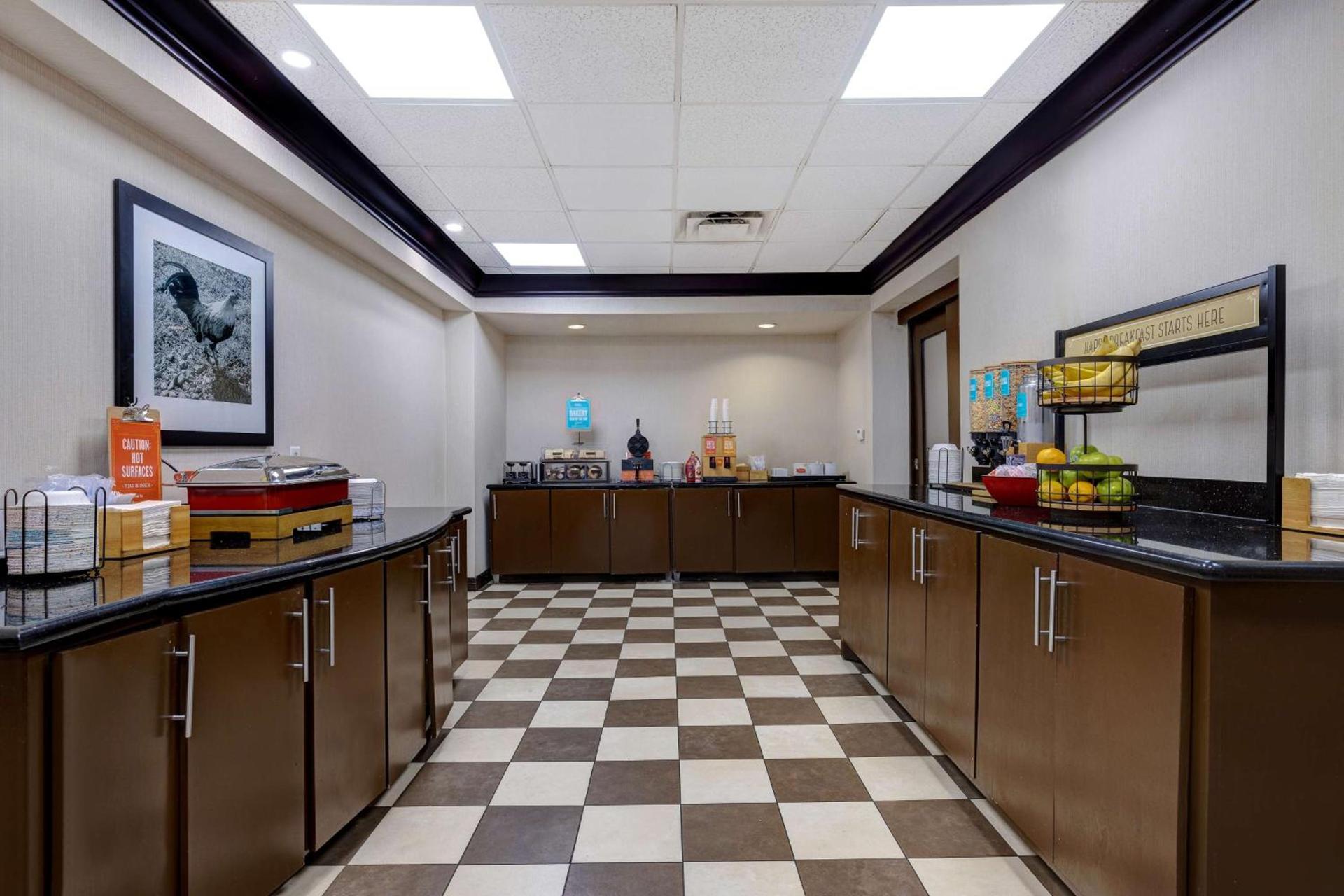 Hampton Inn Victoria photo 9
