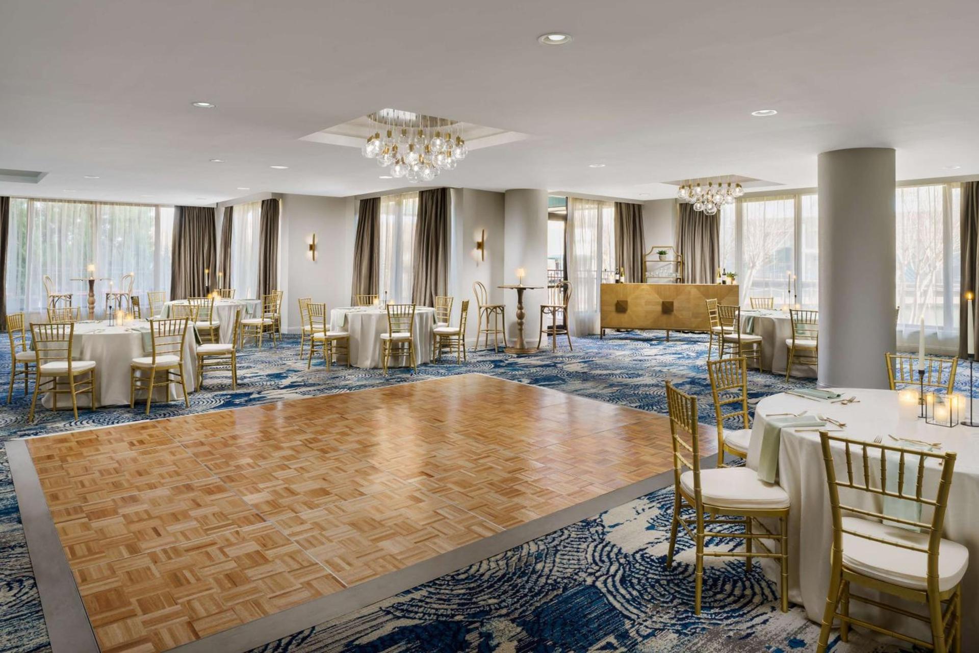 Hilton Charlotte University Place photo 56