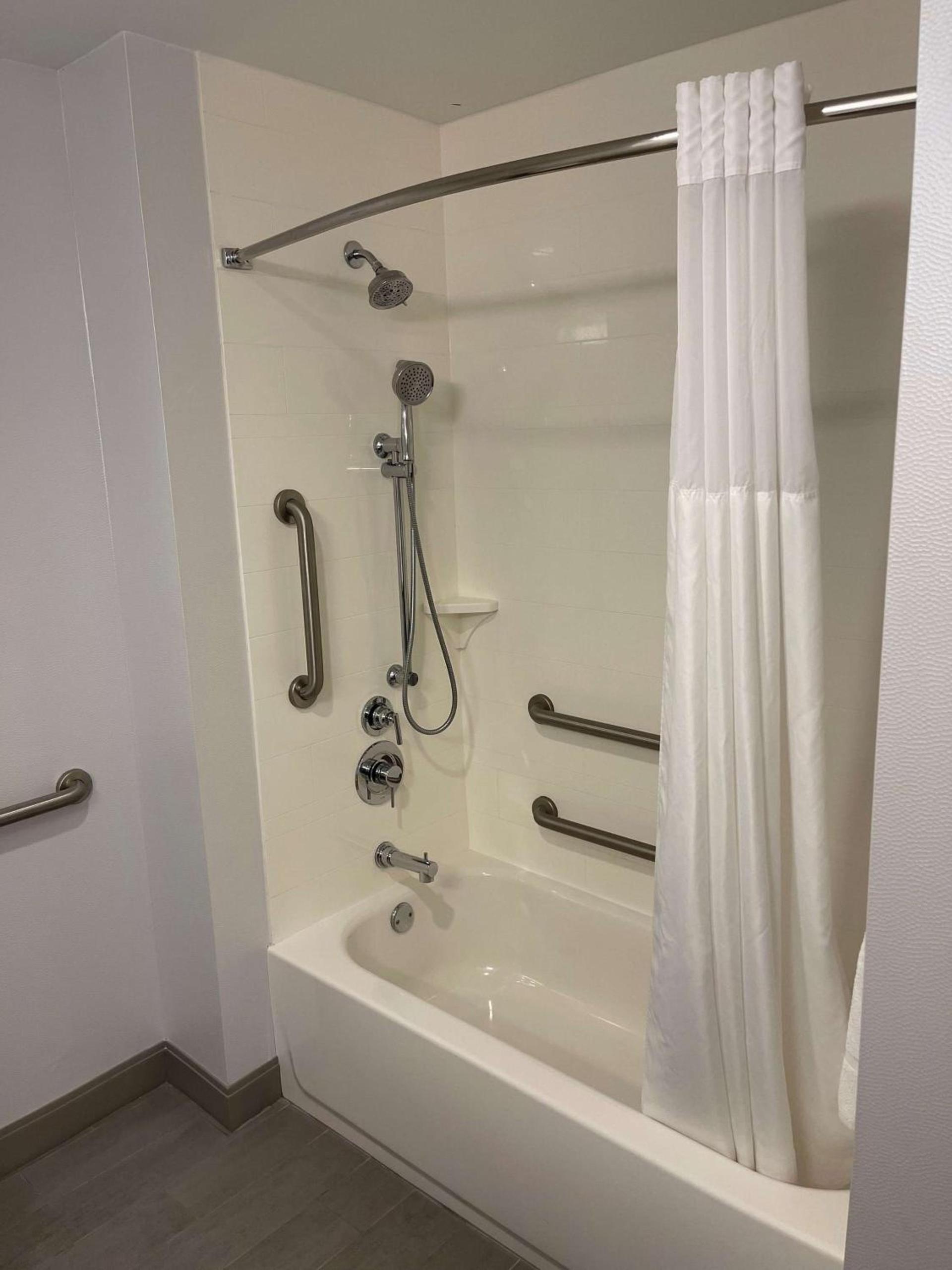 Hampton Inn Dunedin, Fl photo 15