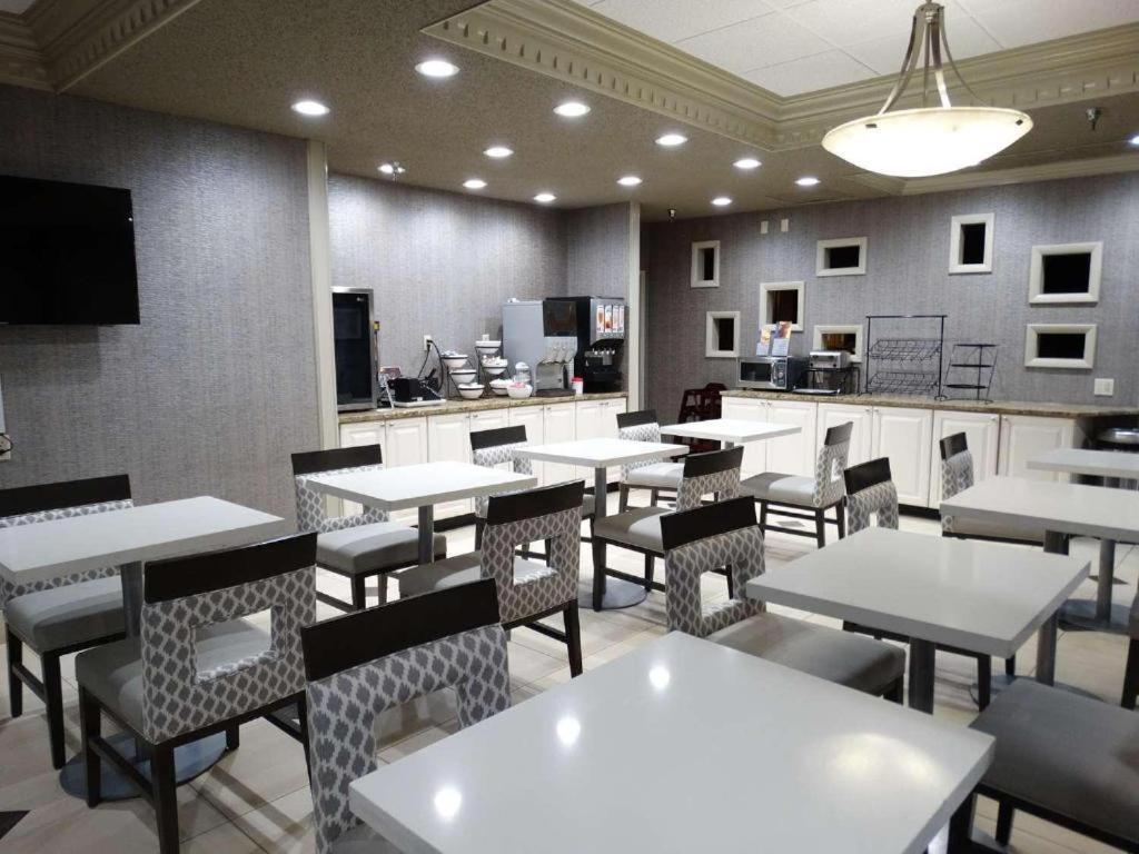 Overland Park Hotel photo 10