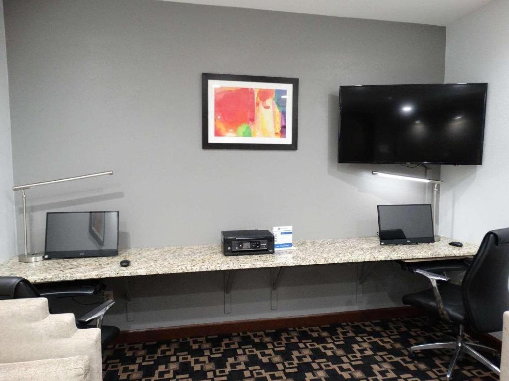Overland Park Hotel photo 1