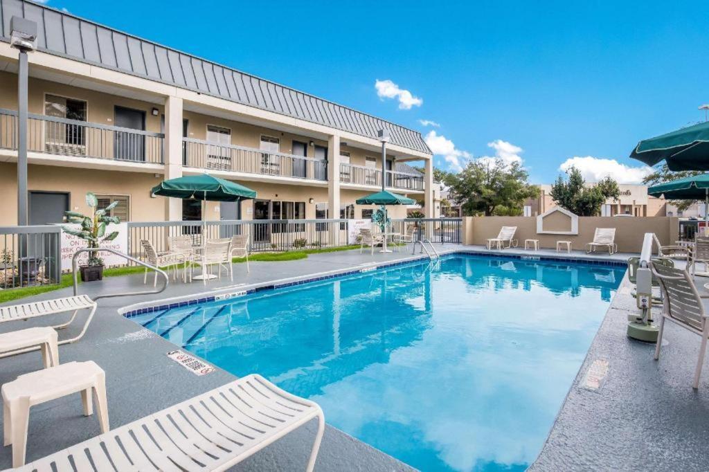 Quality Inn at Albany Mall photo 2