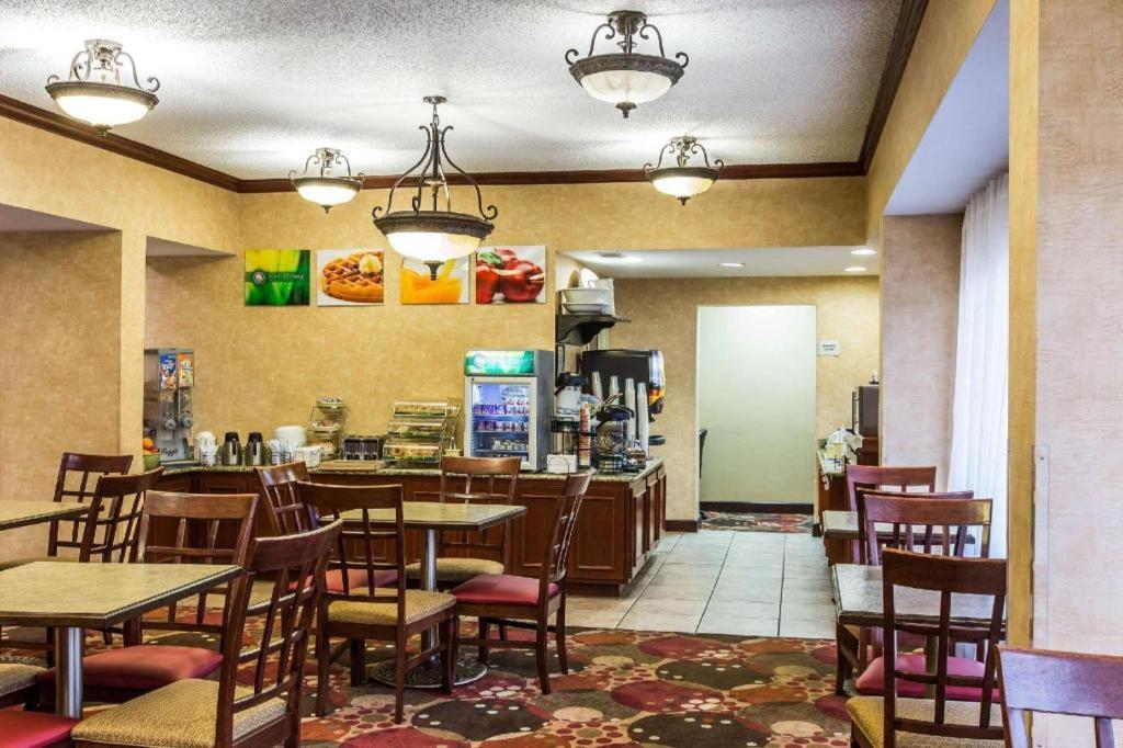 Quality Inn at Albany Mall photo 25