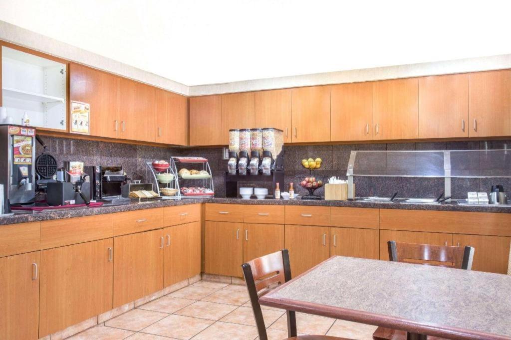 Hawthorn Suites by Wyndham Tempe/Mesa/Phoenix Area photo 4