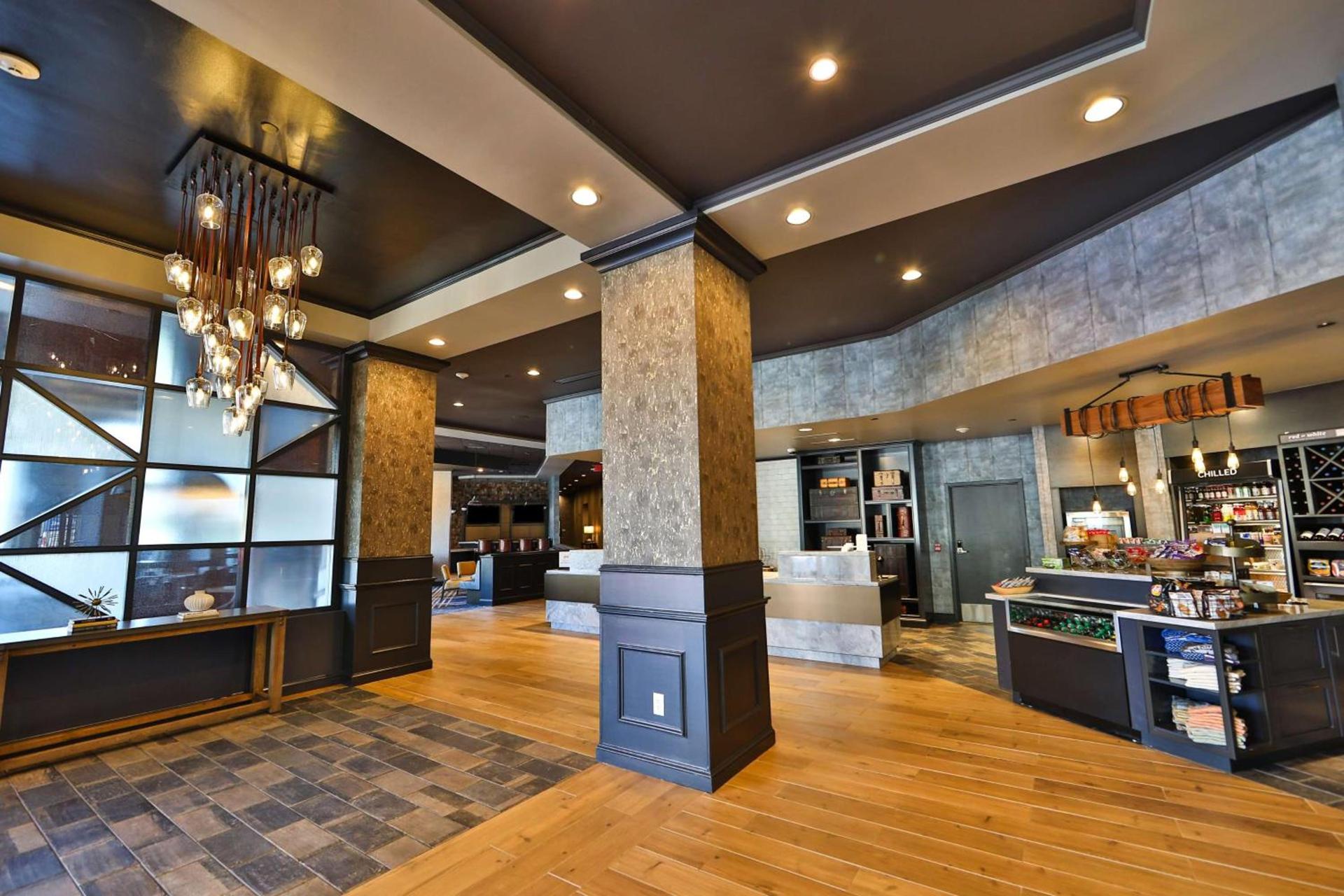 Hilton Garden Inn Savannah Historic District photo 2