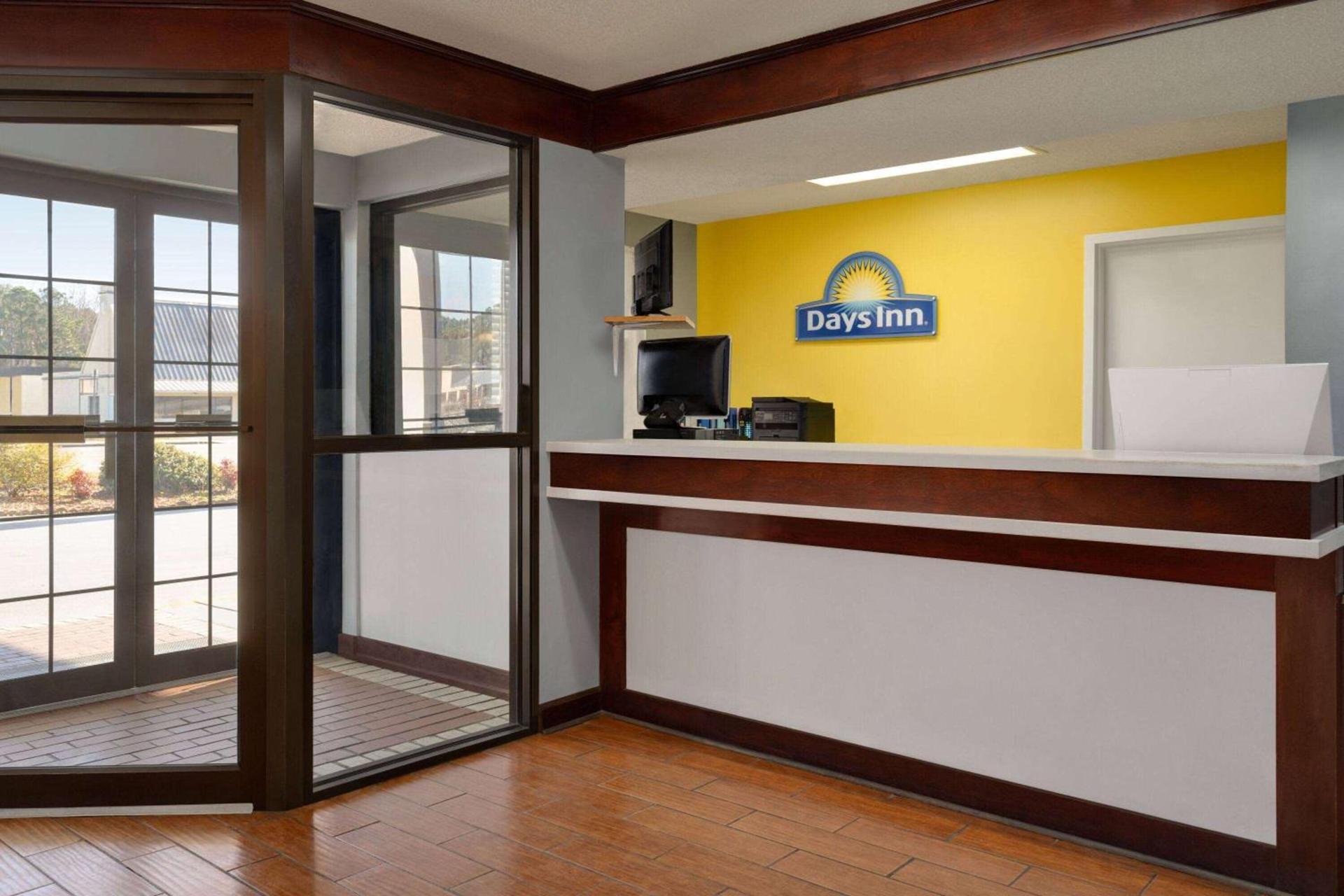 Days Inn by Wyndham Dillon photo 4