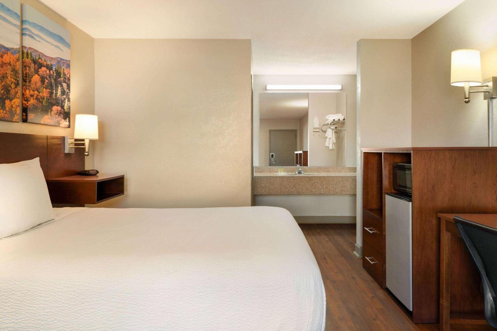 Days Inn by Wyndham Dillon photo 10