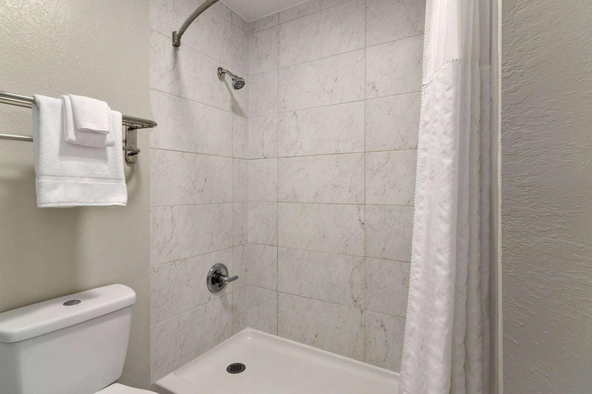 Days Inn by Wyndham Dillon photo 26