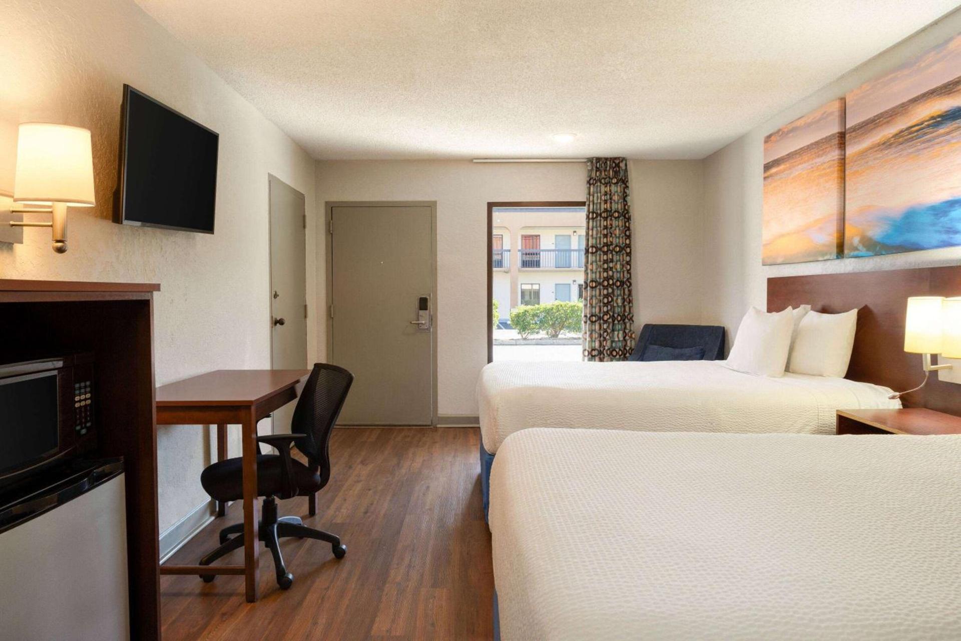 Days Inn by Wyndham Dillon photo 20