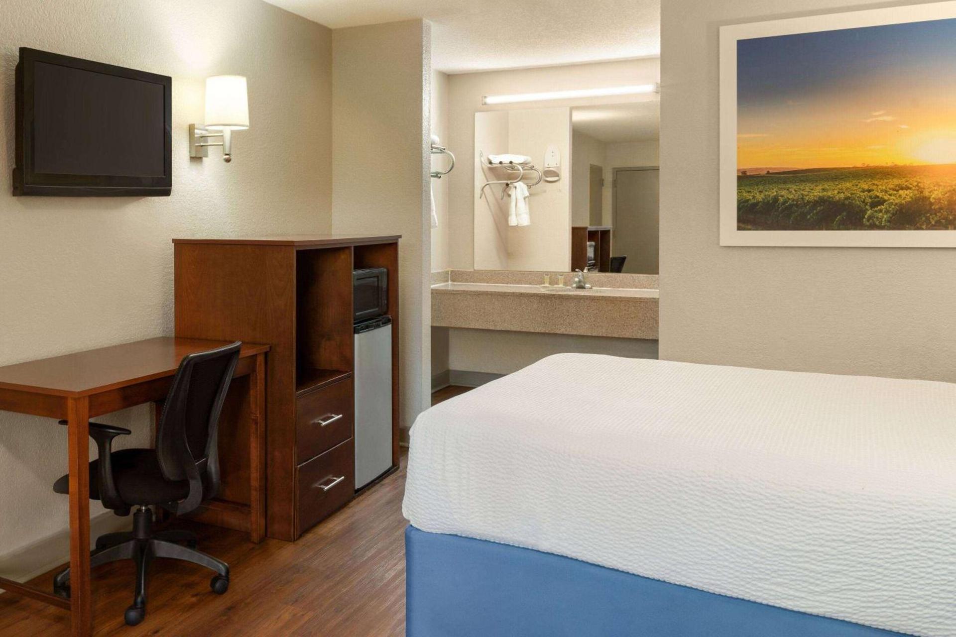 Days Inn by Wyndham Dillon photo 25