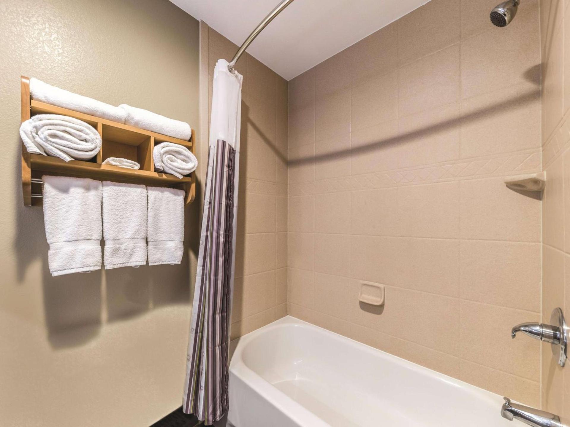 La Quinta by Wyndham Tulsa - Catoosa photo 21