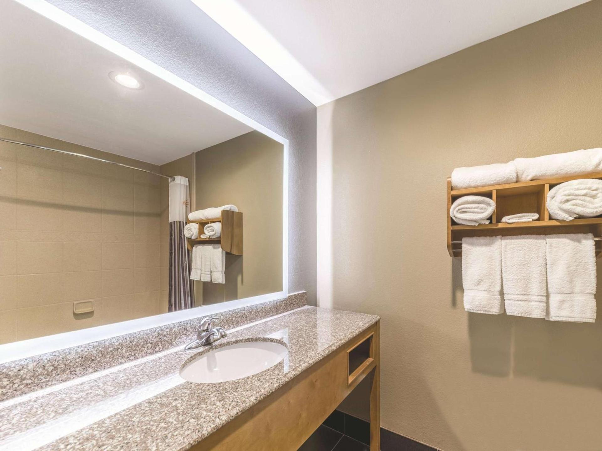 La Quinta by Wyndham Tulsa - Catoosa photo 23