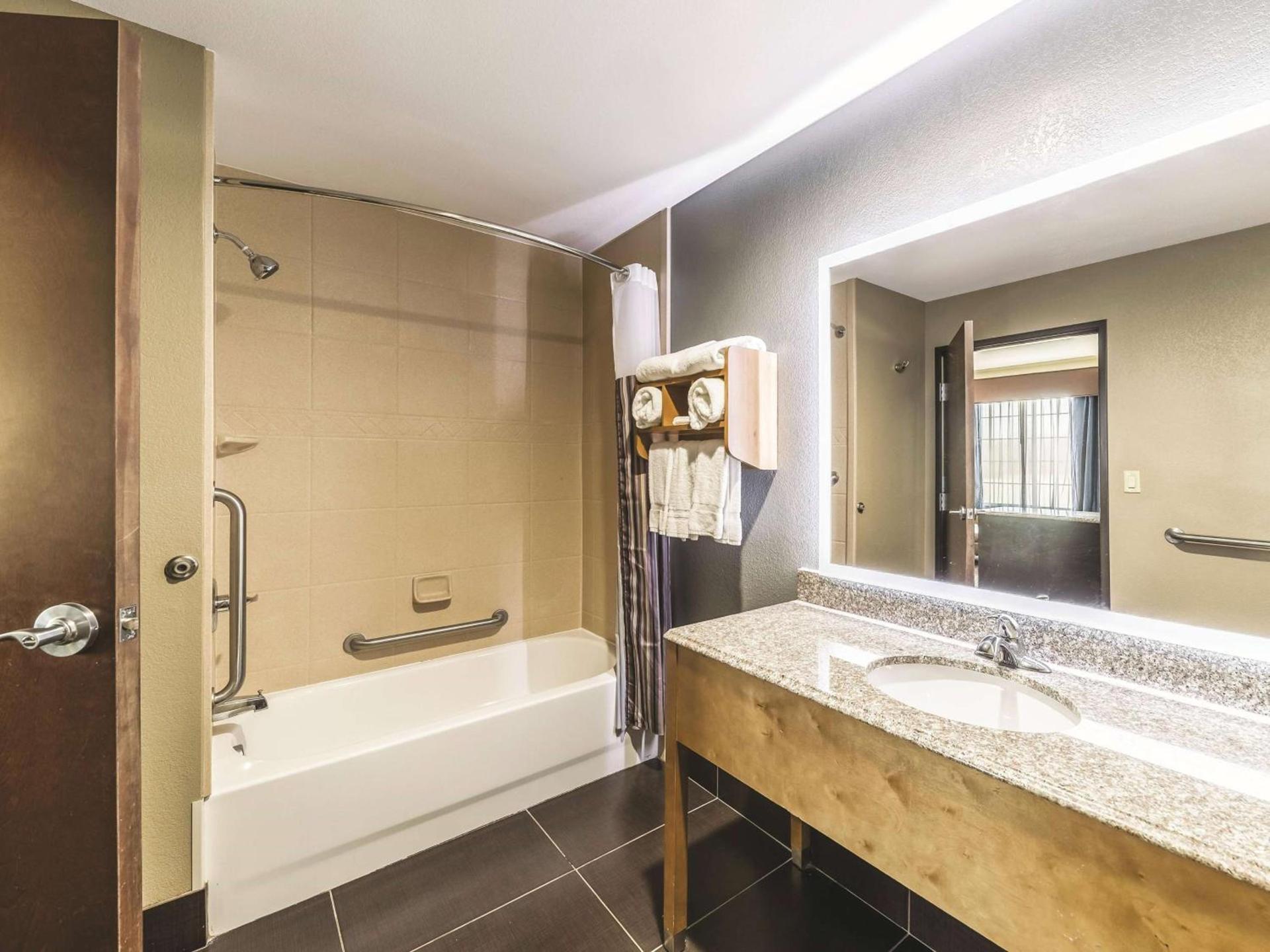 La Quinta by Wyndham Tulsa - Catoosa photo 34