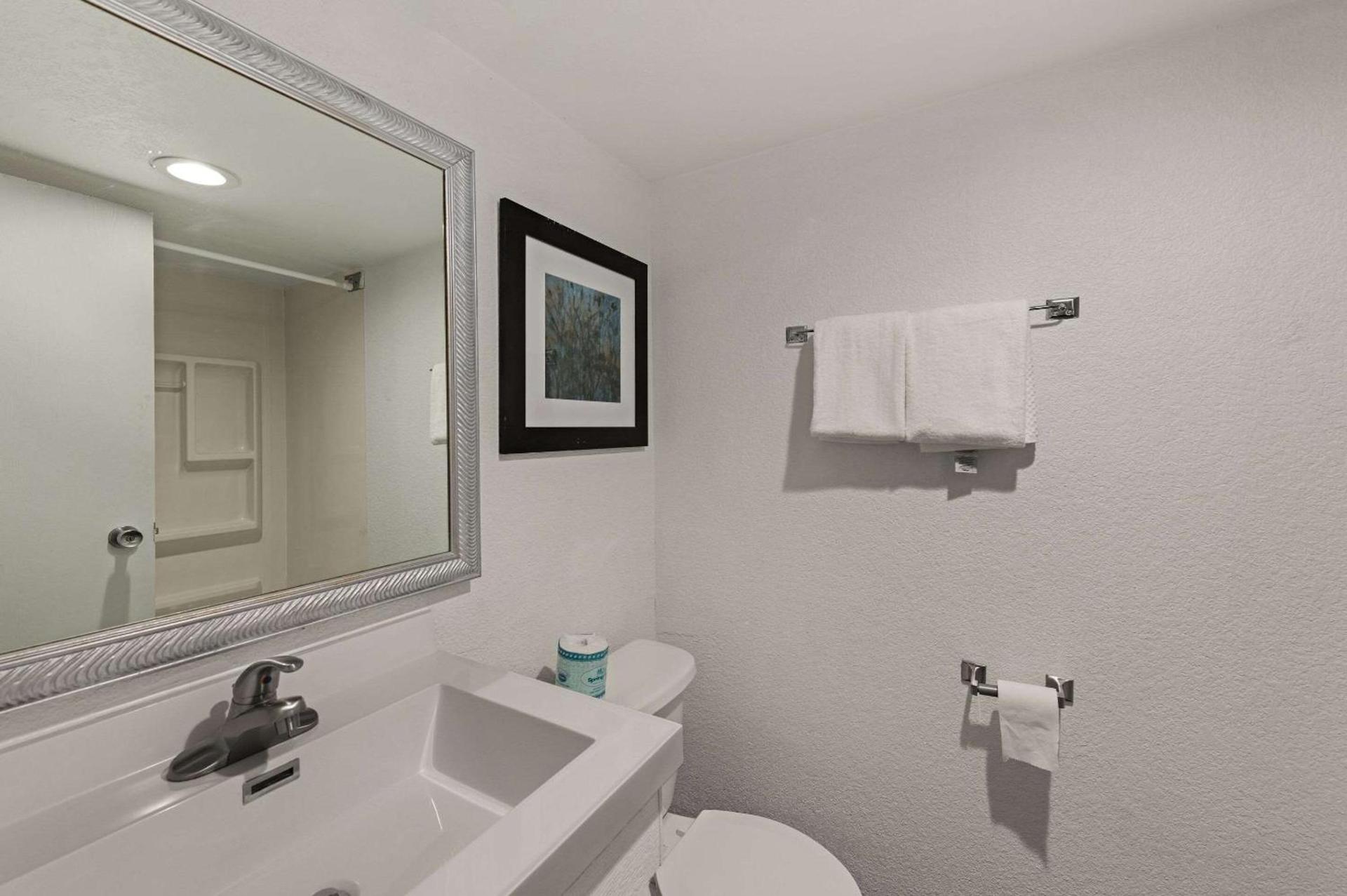 Quality Inn & Suites Council Bluffs - Omaha East photo 3