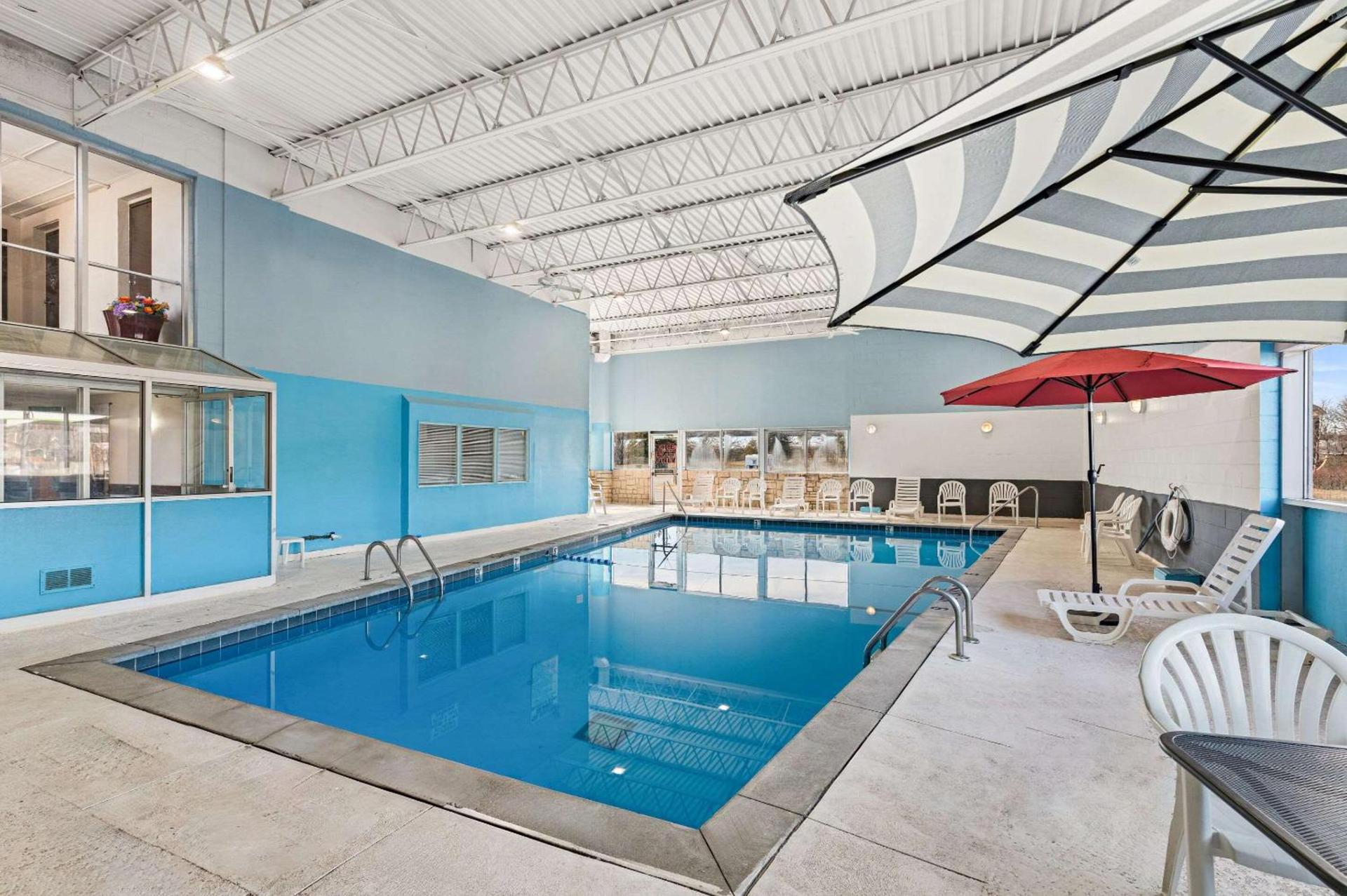 Quality Inn & Suites Council Bluffs - Omaha East photo 11