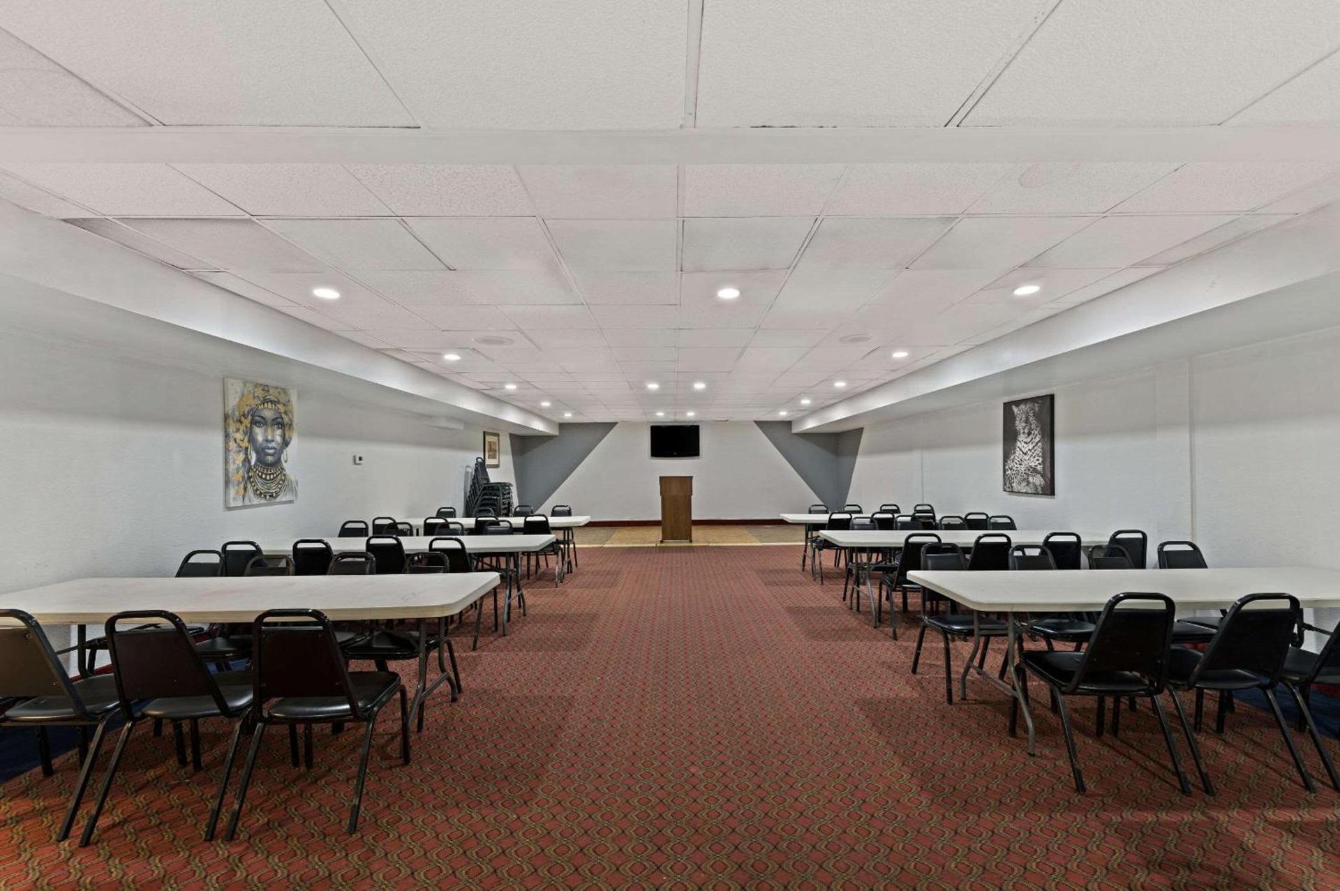 Quality Inn & Suites Council Bluffs - Omaha East photo 14