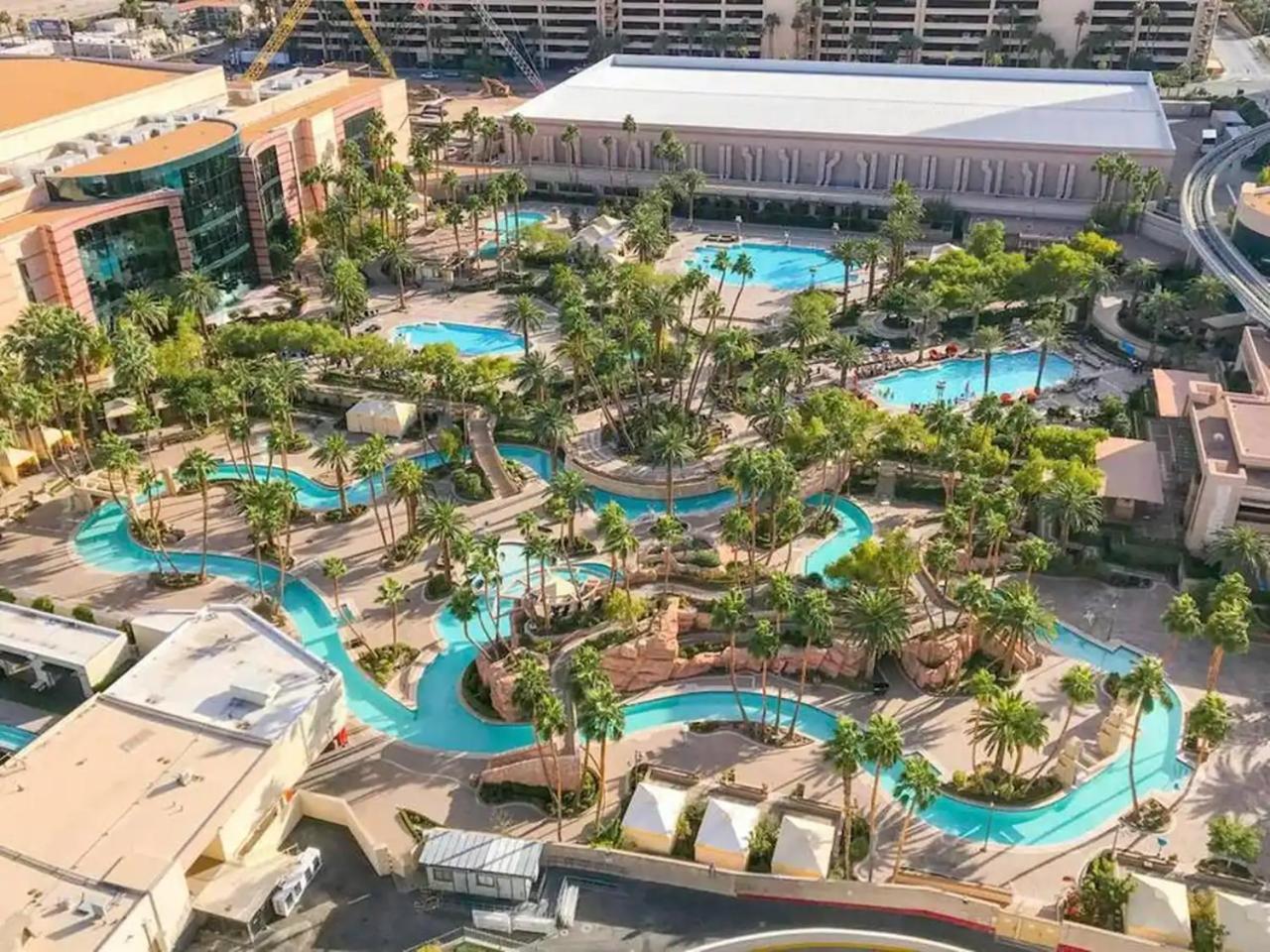 LADY LUCK'S VISTA - Private Balcony - Full Kitchen - Two Full Baths - Jetted Tub - Full MGM Grand Resort Access w No Resort Fee at MGM Signature photo 22