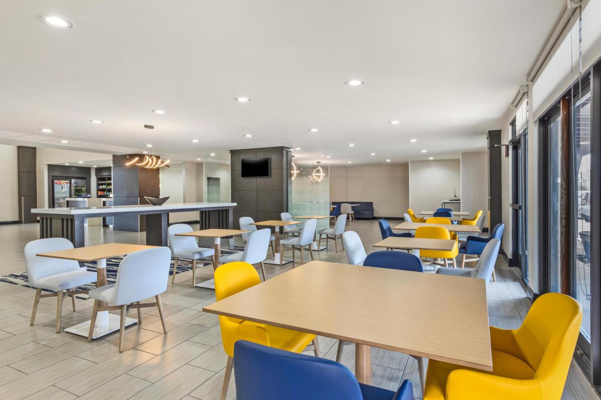Comfort Inn & Suites Irving Las Colinas DFW photo 12