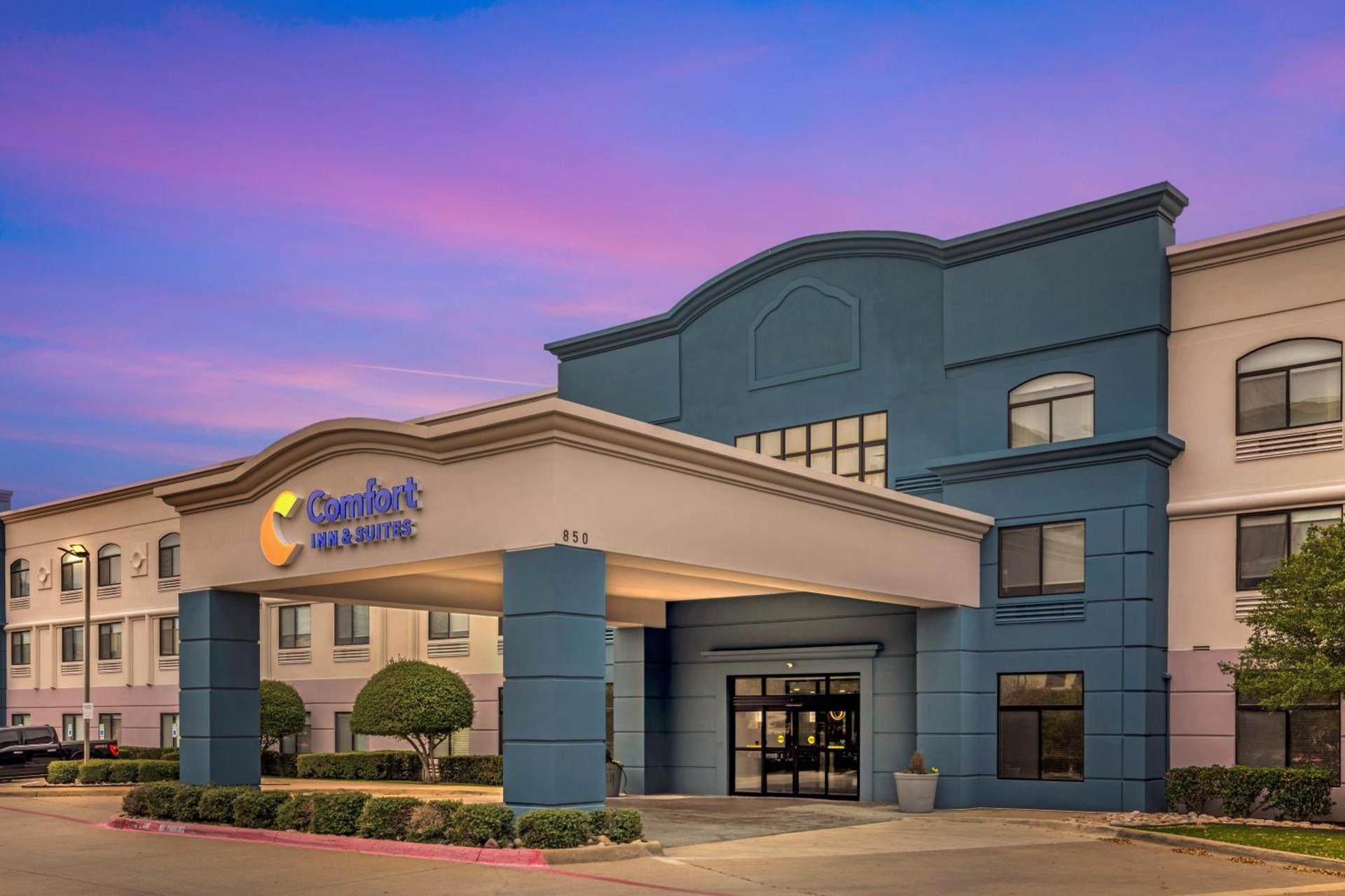 Comfort Inn & Suites Irving Las Colinas DFW photo 2
