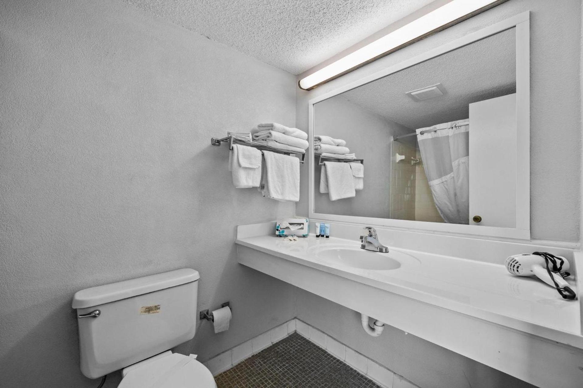 Oasis Hotel photo 26