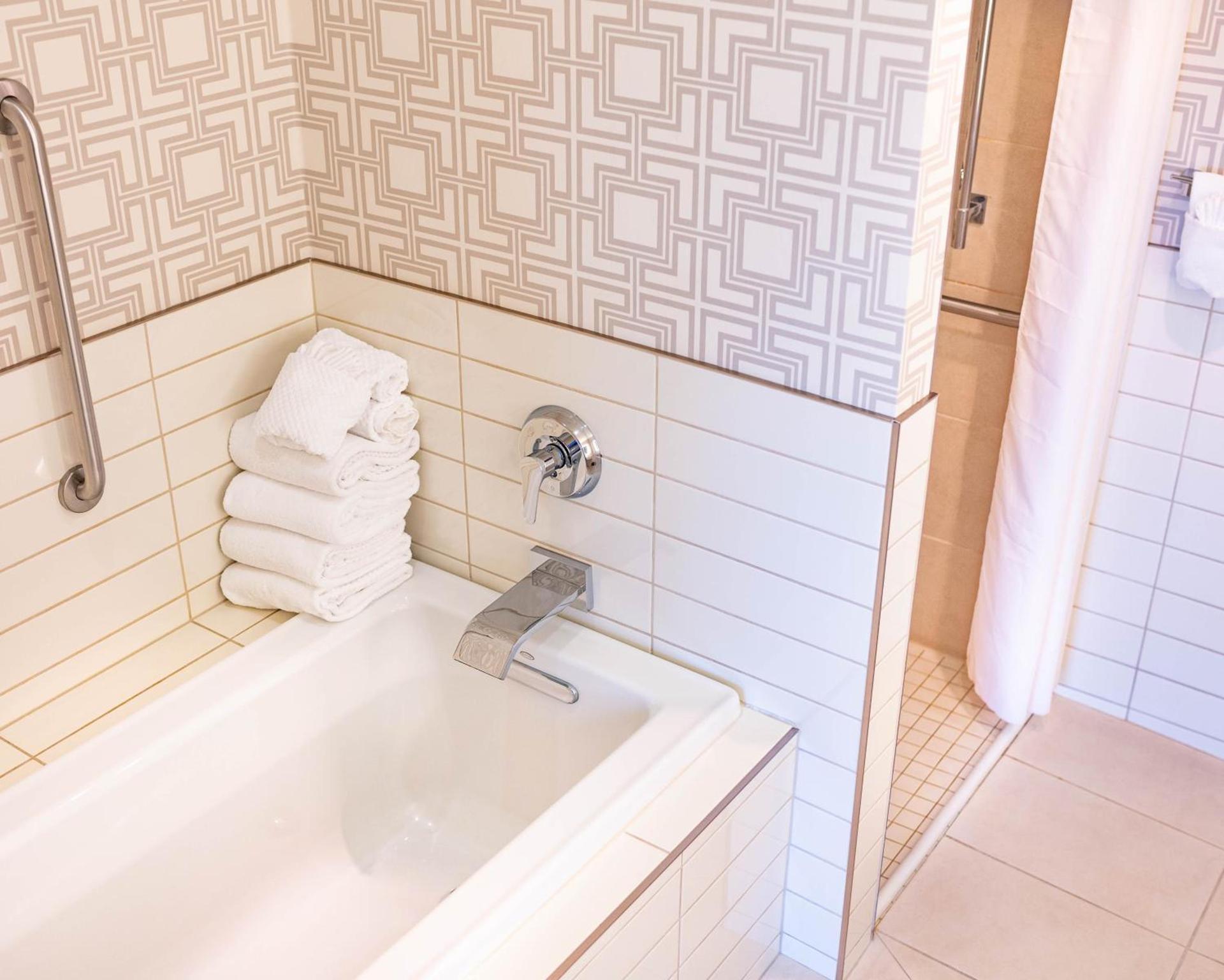 The Lismore Hotel Eau Claire - a DoubleTree by Hilton photo 44